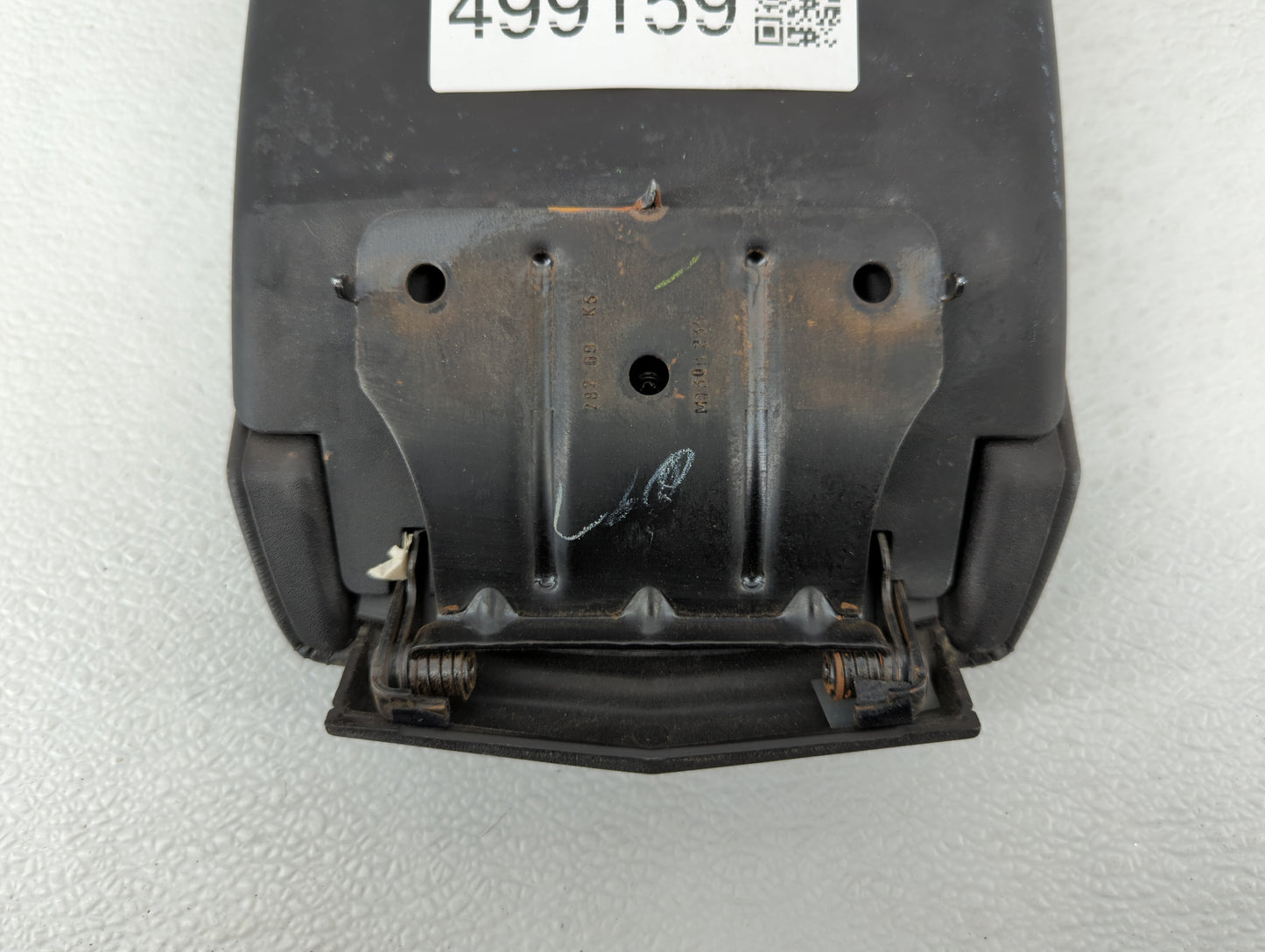 2011 Cadillac Cts Center Console Armrest Cover Lid Black - Oemusedautoparts1.com