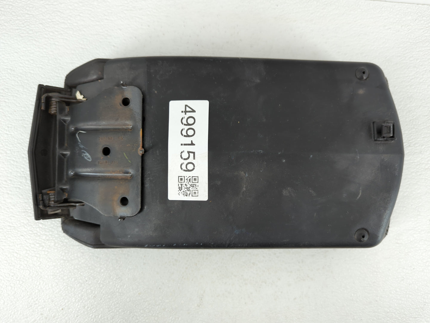 2011 Cadillac Cts Center Console Armrest Cover Lid Black - Oemusedautoparts1.com