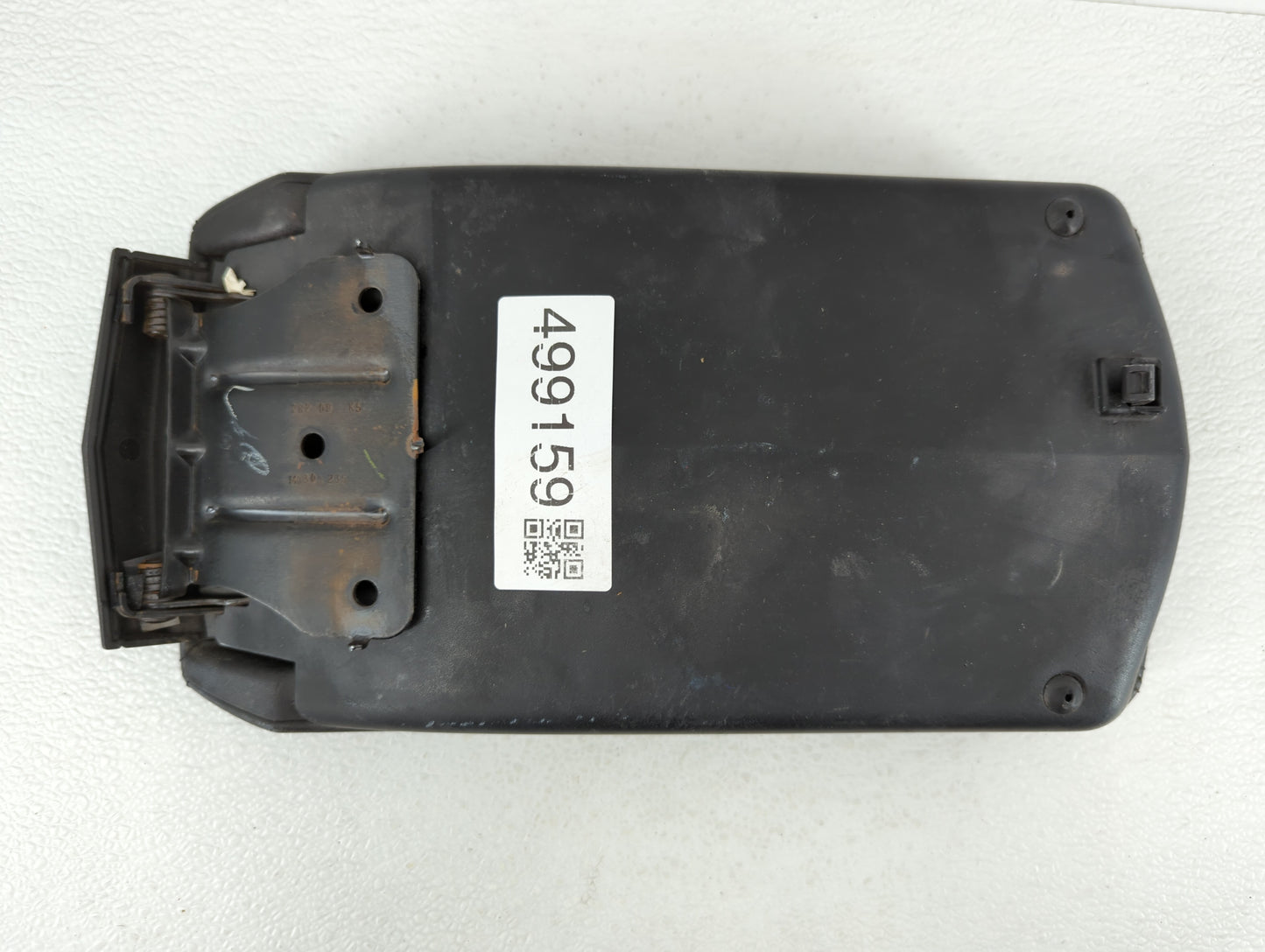 2011 Cadillac Cts Center Console Armrest Cover Lid Black - Oemusedautoparts1.com