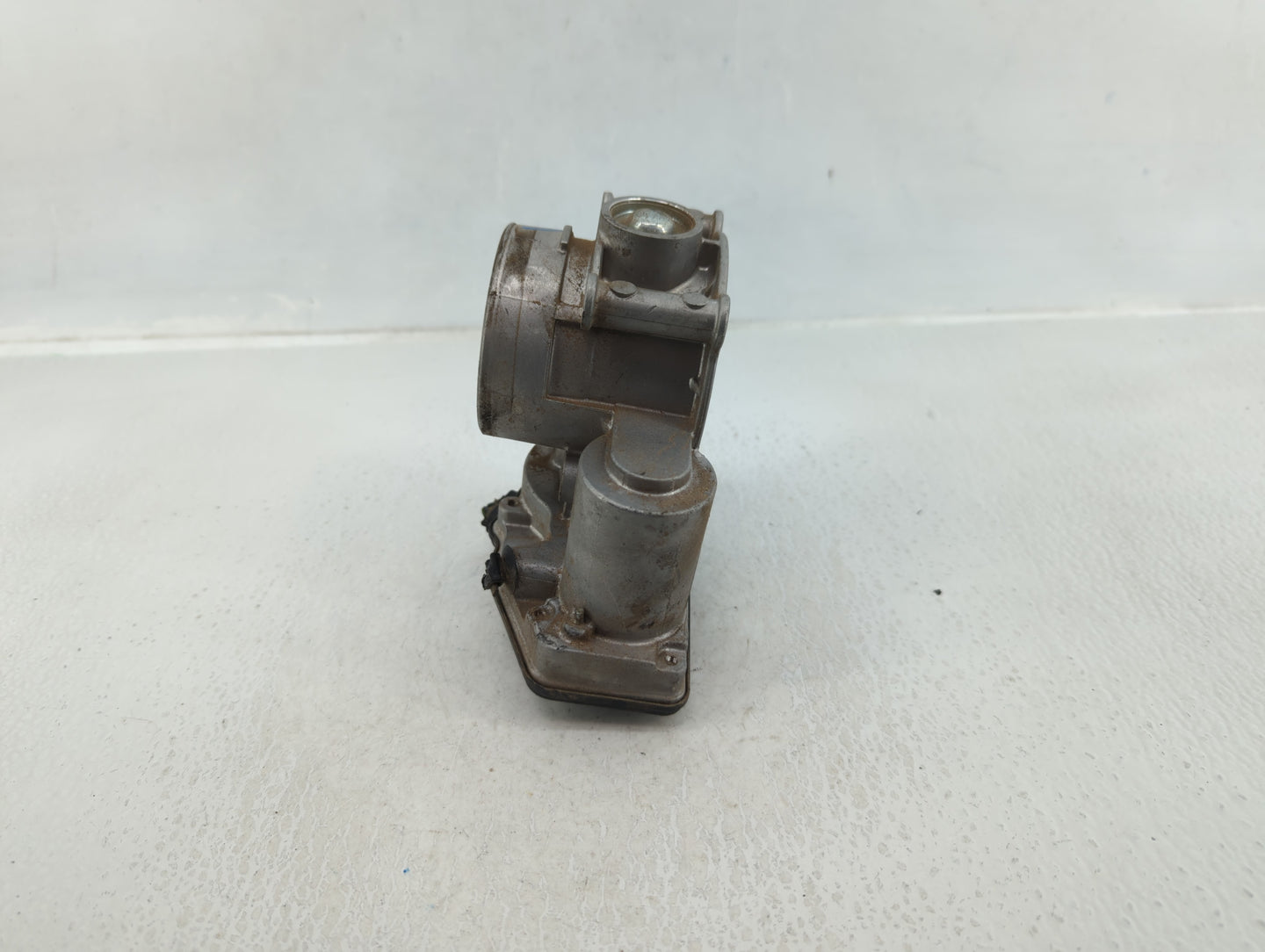 2008-2011 Cadillac Cts Throttle Body P/N:DS7E-9F991-AJ Fits Fits 2007 2008 2009 2010 2011 2012 OEM Used Auto Parts - Oemused