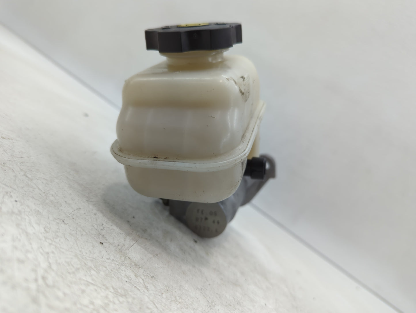 2009-2011 Cadillac Cts Brake Master Cylinder - Oemusedautoparts1.com