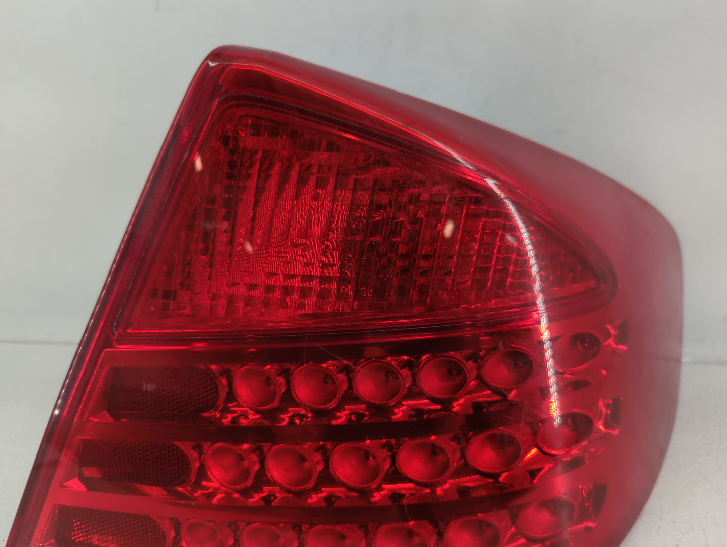 2008-2014 Cadillac Cts Tail Light Assembly Passenger Right OEM P/N:220-63622 Fits Fits 2008 2009 2010 2011 2012 2013 2014 OE