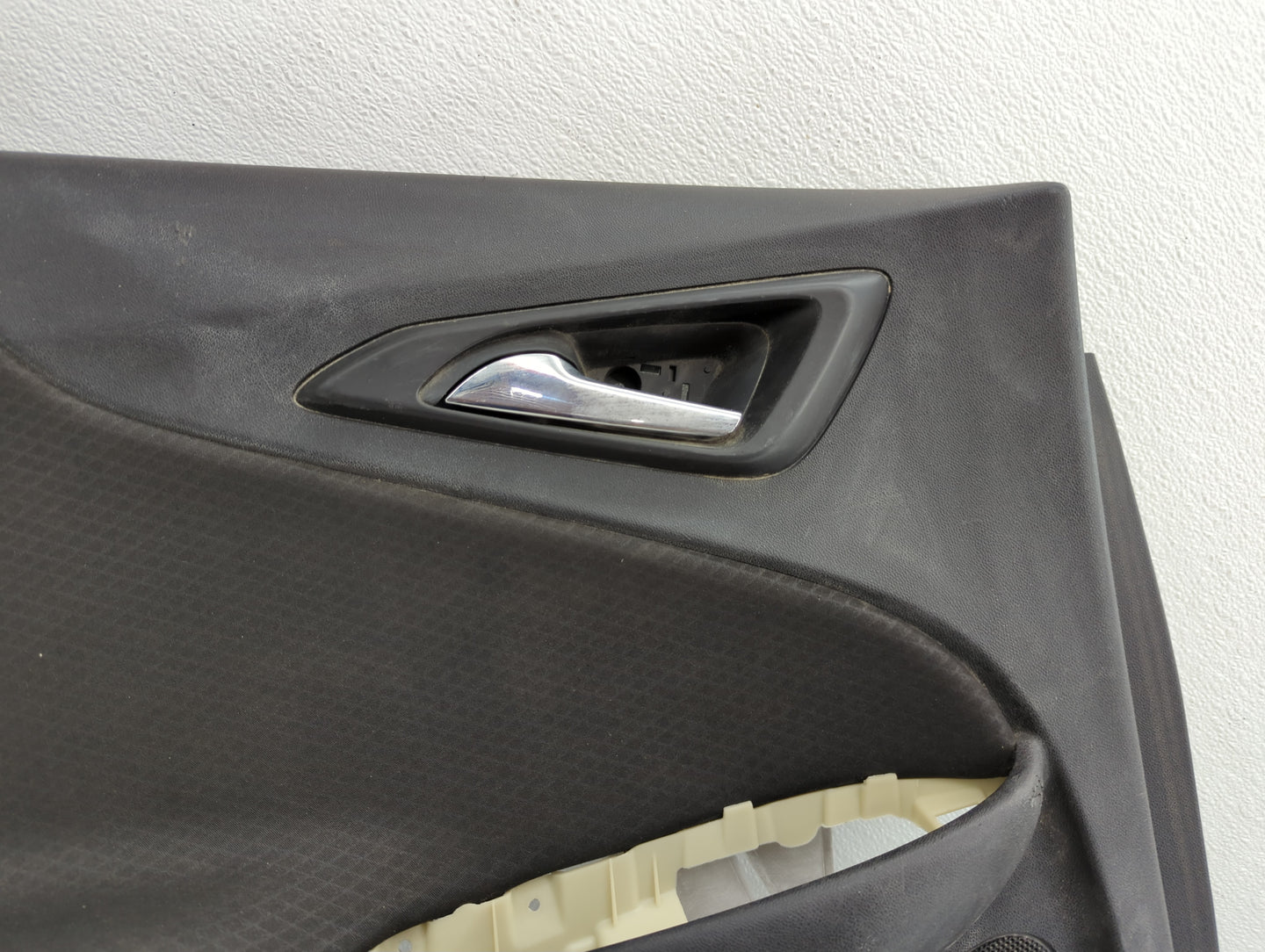 2011 Cadillac Dts Engine Cover - Oemusedautoparts1.com