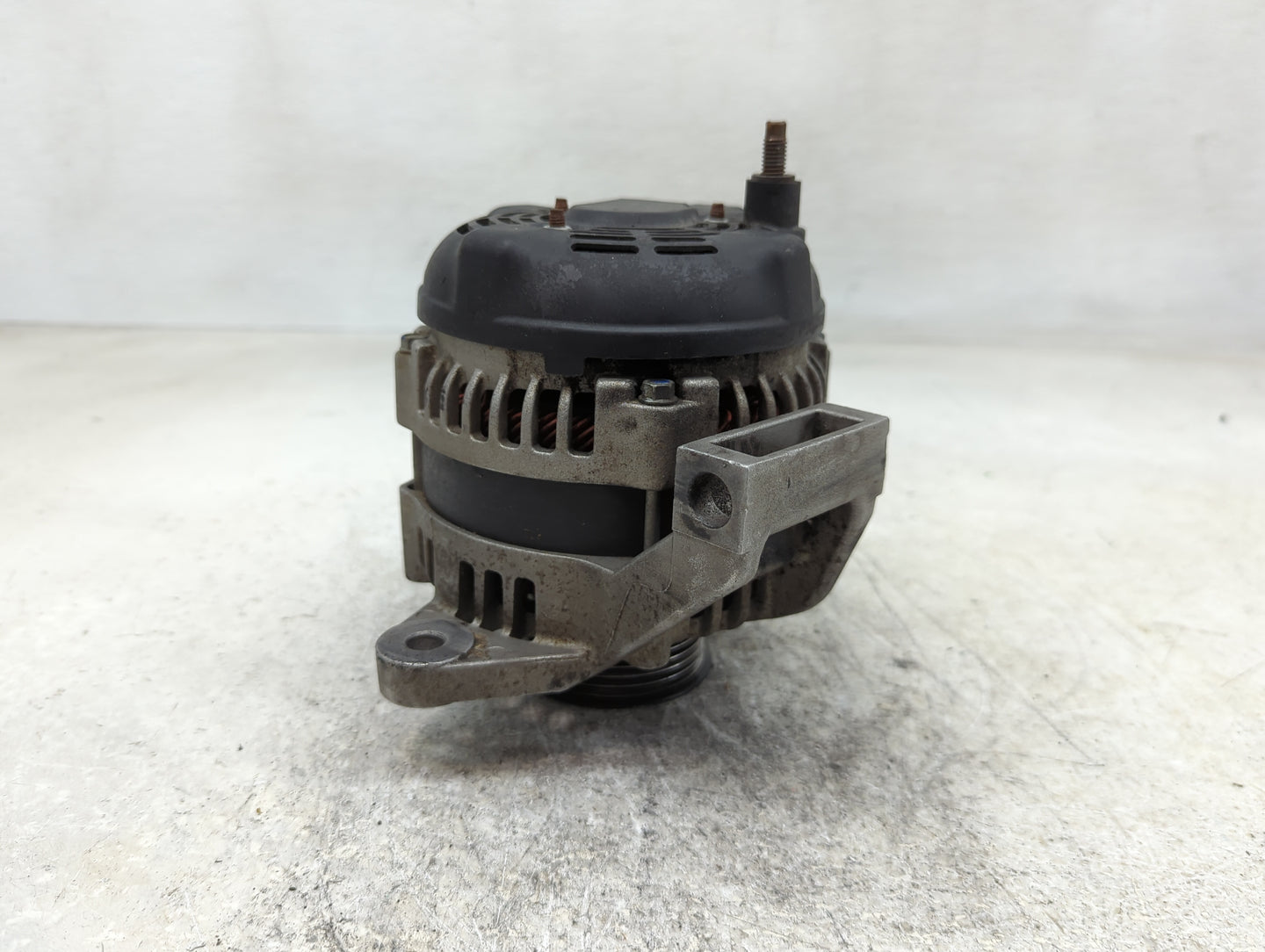 2006-2011 Cadillac Dts Alternator Replacement Generator Charging Assembly Engine OEM P/N:12782 Fits OEM Used Auto Parts - Oe