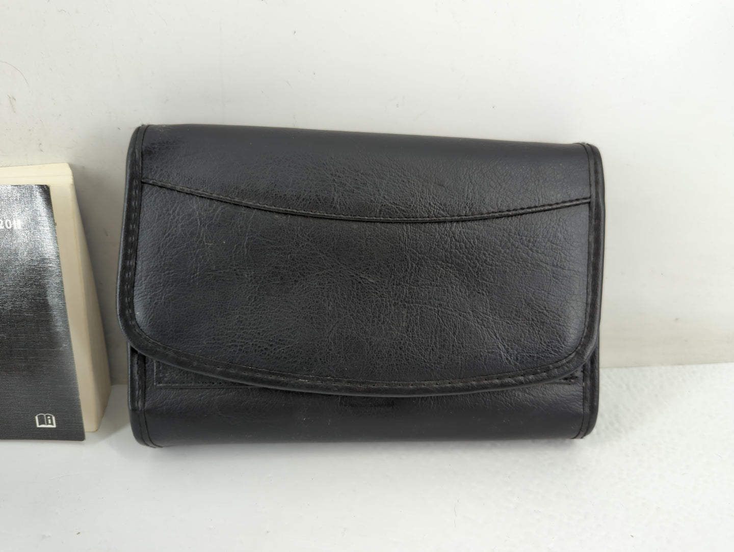 2011 Cadillac Dts Owners Manual Book Guide P/N:20934783 A OEM Used Auto Parts - Oemusedautoparts1.com