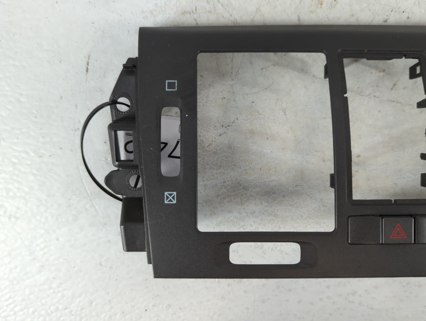 2011 Cadillac Dts Radio Climate Panel Bezel - Oemusedautoparts1.com