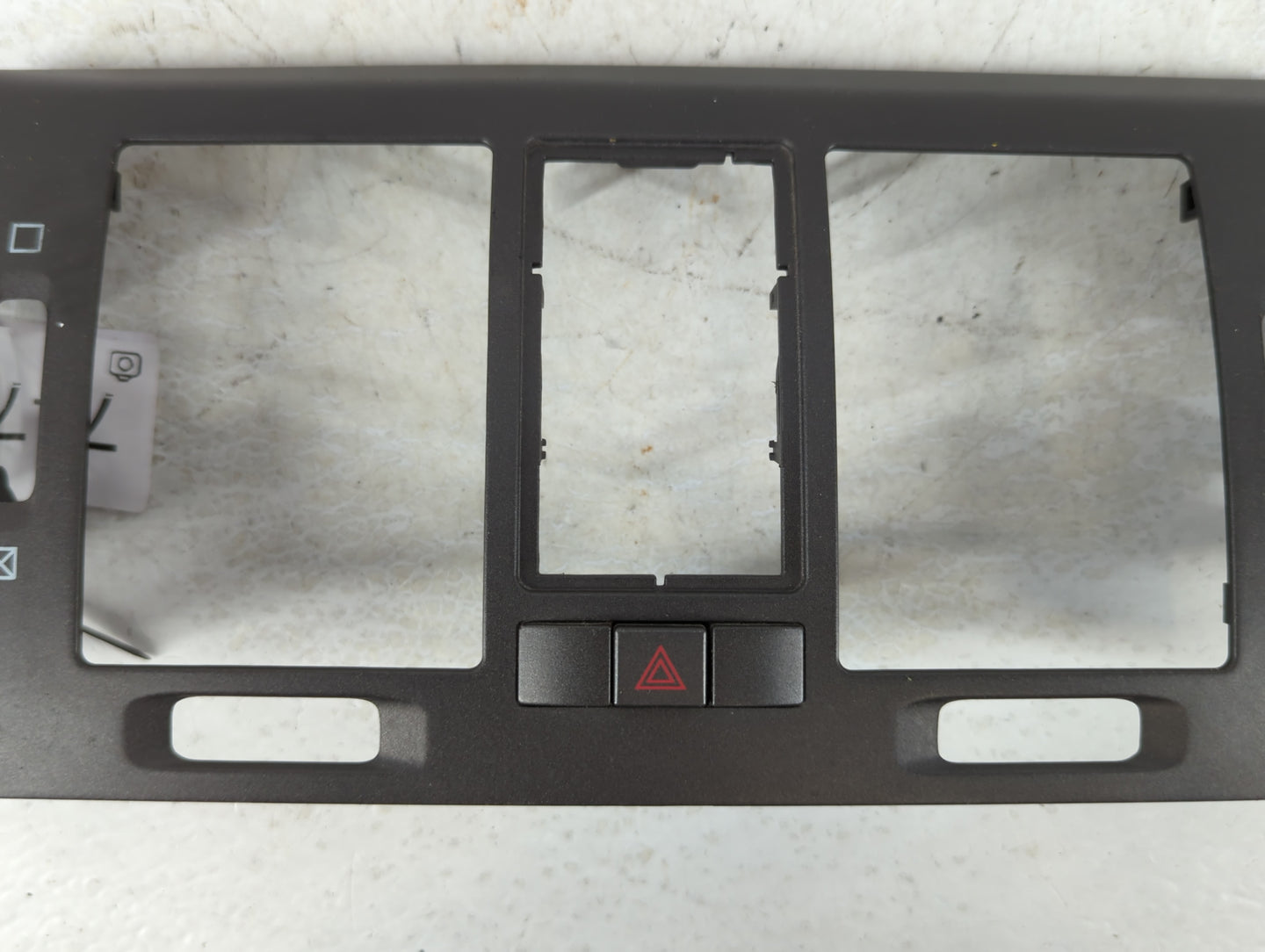 2011 Cadillac Dts Radio Climate Panel Bezel - Oemusedautoparts1.com