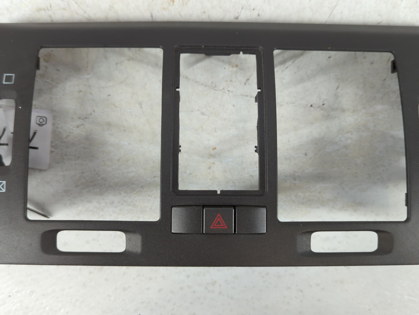 2011 Cadillac Dts Radio Climate Panel Bezel - Oemusedautoparts1.com