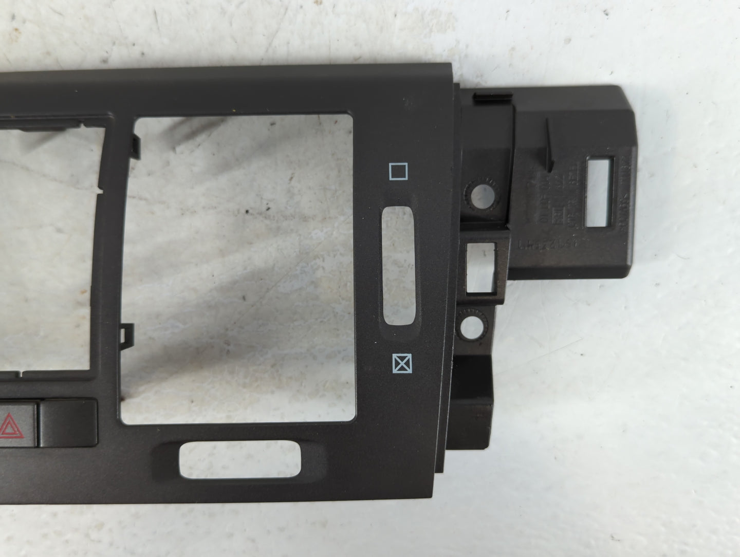 2011 Cadillac Dts Radio Climate Panel Bezel - Oemusedautoparts1.com