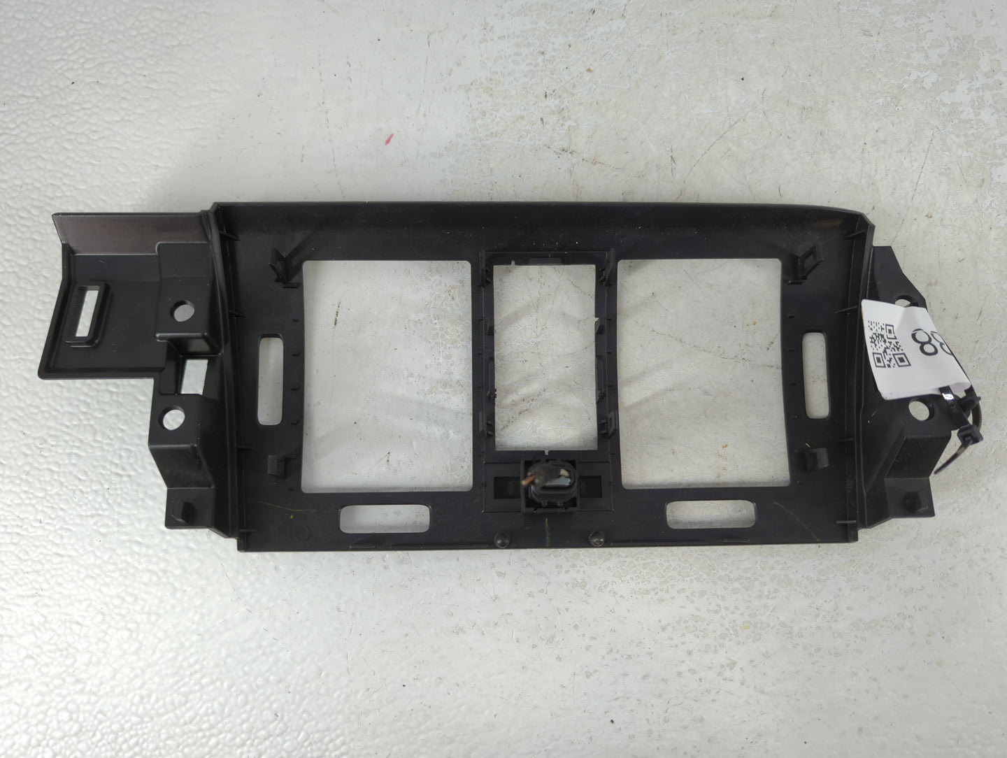 2011 Cadillac Dts Radio Climate Panel Bezel - Oemusedautoparts1.com