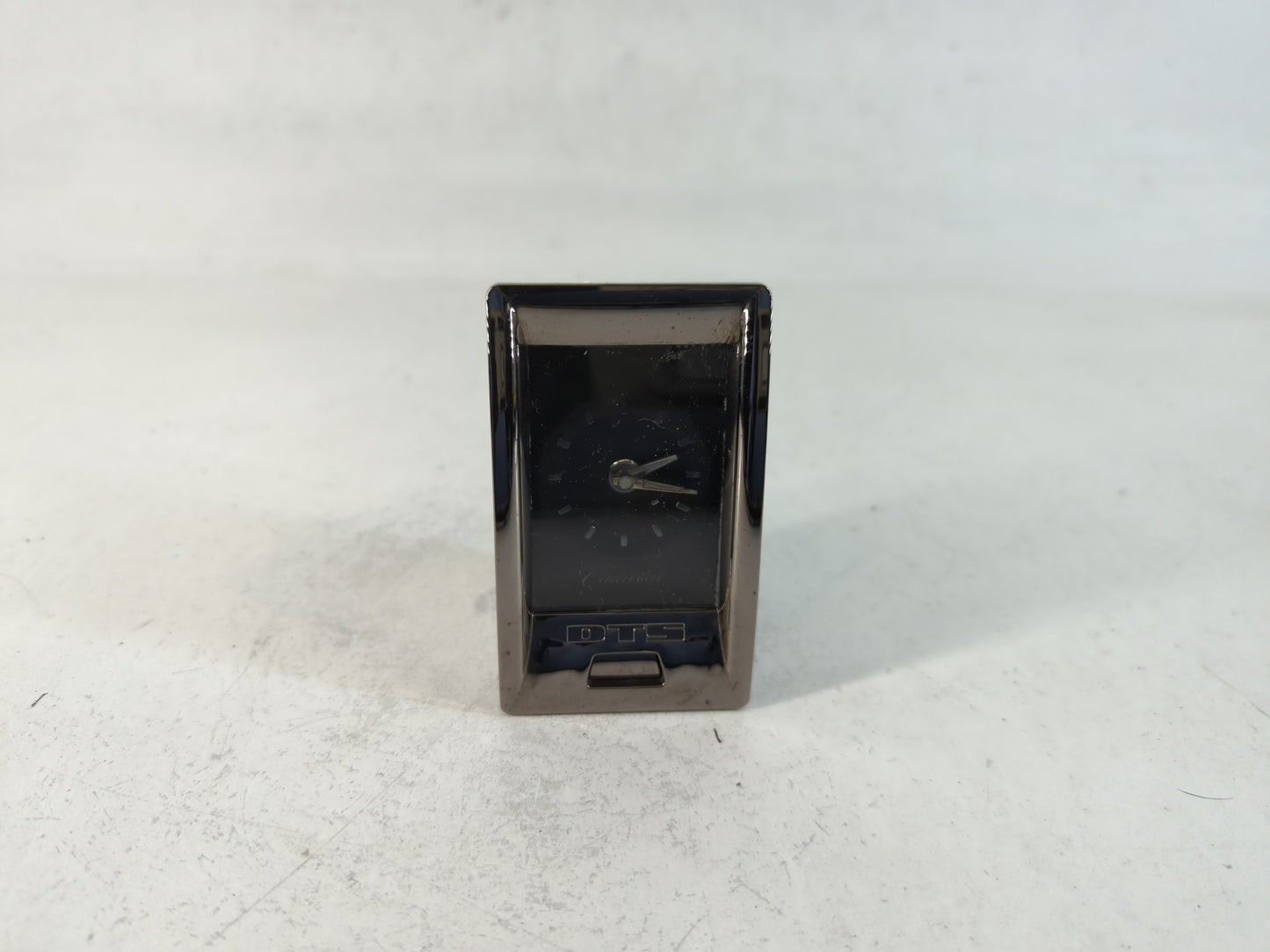 2011 Cadillac Dts Digitial Dash Clock Fits OEM Used Auto Parts - Oemusedautoparts1.com