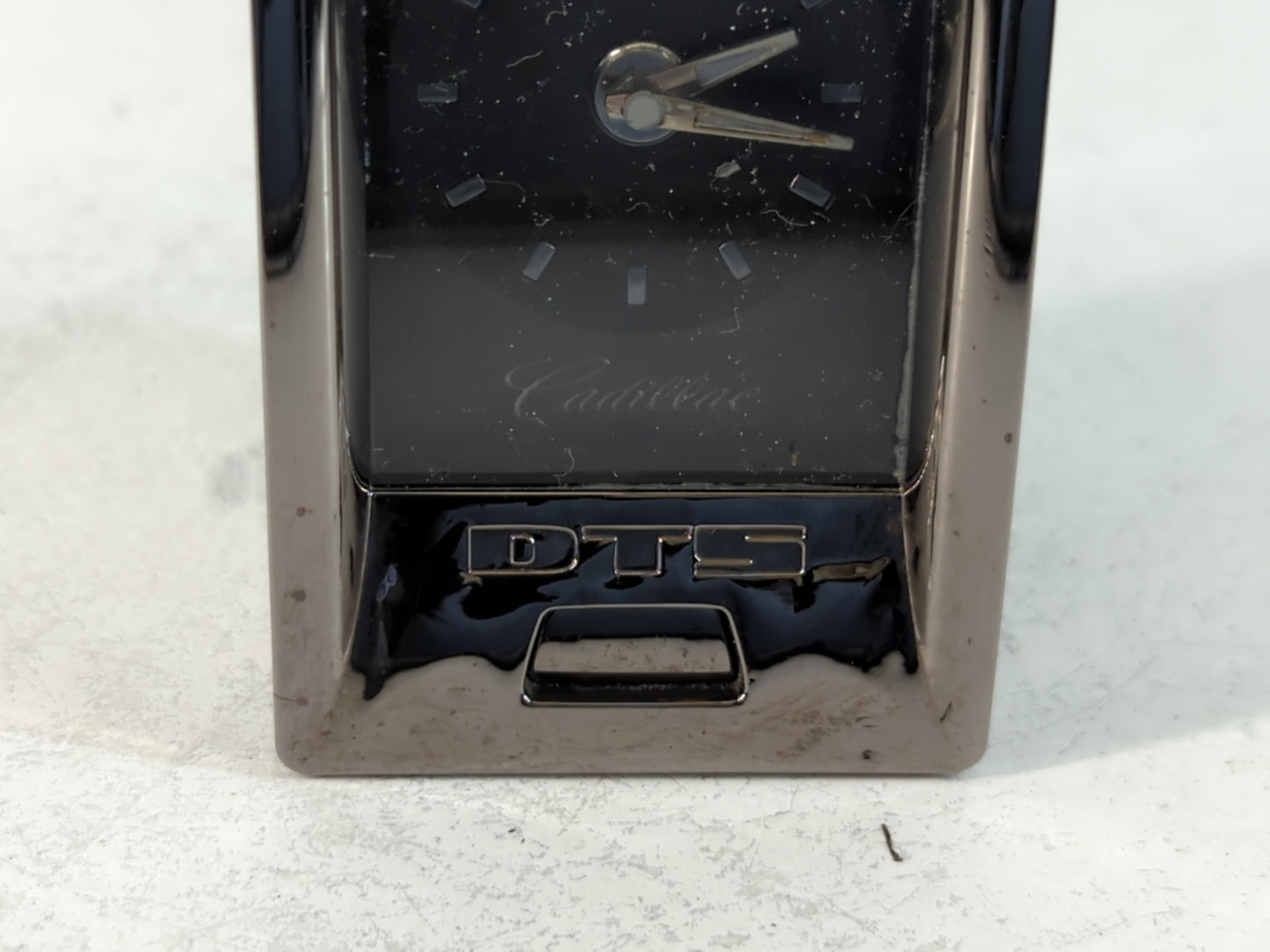 2011 Cadillac Dts Digitial Dash Clock Fits OEM Used Auto Parts - Oemusedautoparts1.com