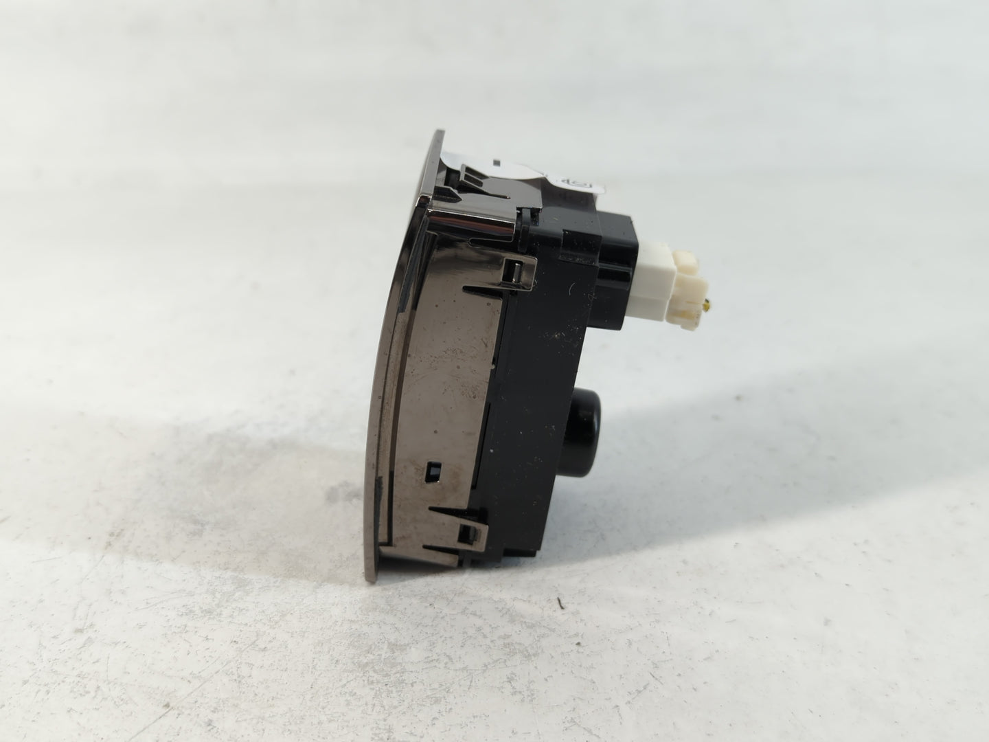 2011 Cadillac Dts Digitial Dash Clock Fits OEM Used Auto Parts - Oemusedautoparts1.com