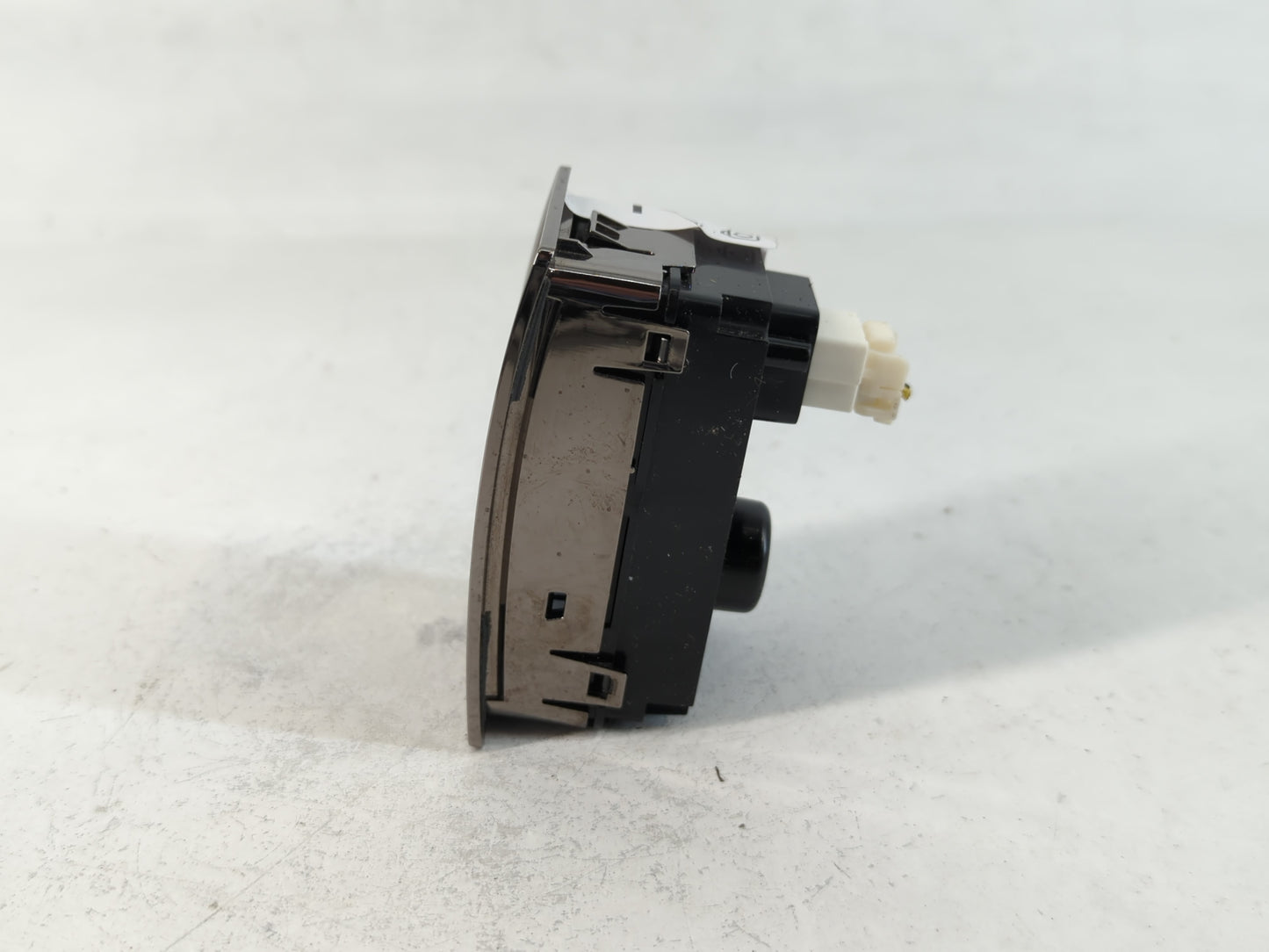 2011 Cadillac Dts Digitial Dash Clock Fits OEM Used Auto Parts - Oemusedautoparts1.com