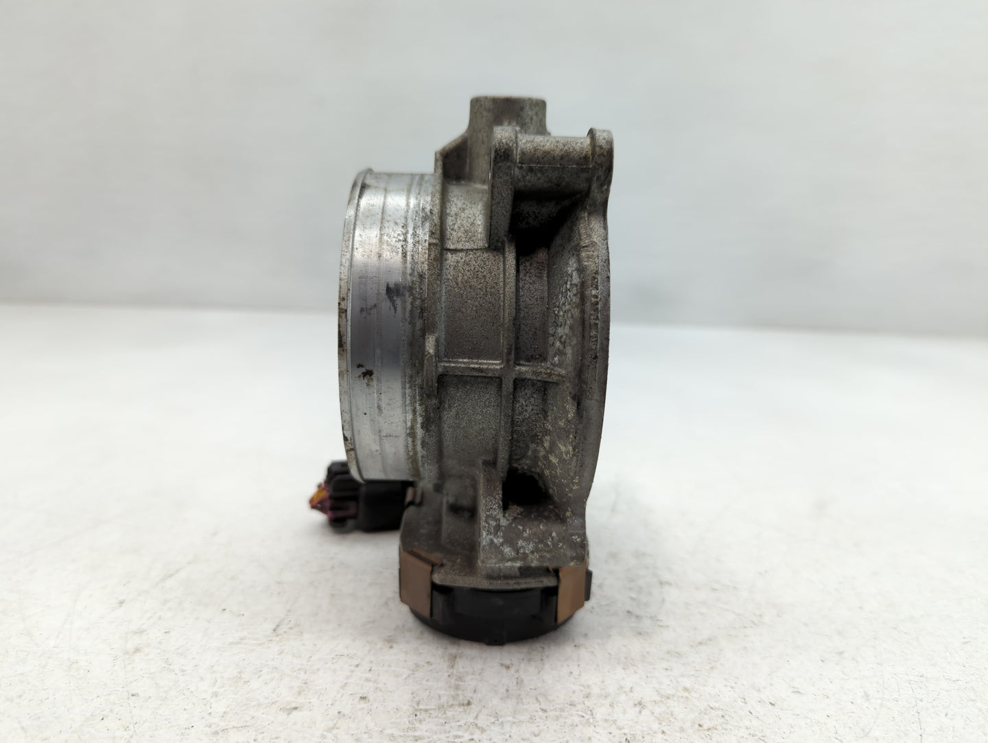 2006-2011 Cadillac Dts Throttle Body P/N:RME87-2B5495 Fits Fits 2006 2007 2008 2009 2010 2011 OEM Used Auto Parts - Oemuseda