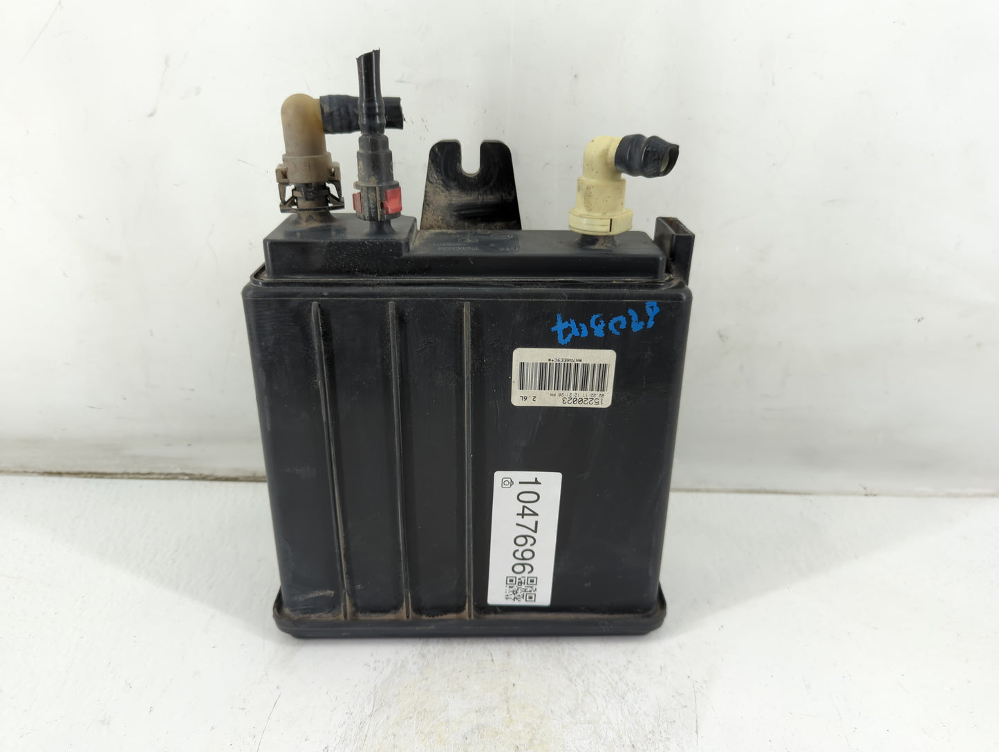 2011 Cadillac Escalade Fuel Vapor Charcoal Canister - Oemusedautoparts1.com