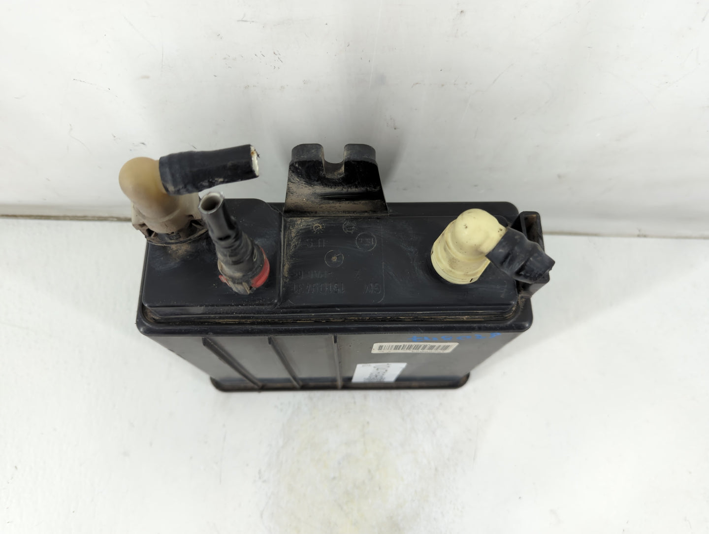 2011 Cadillac Escalade Fuel Vapor Charcoal Canister - Oemusedautoparts1.com