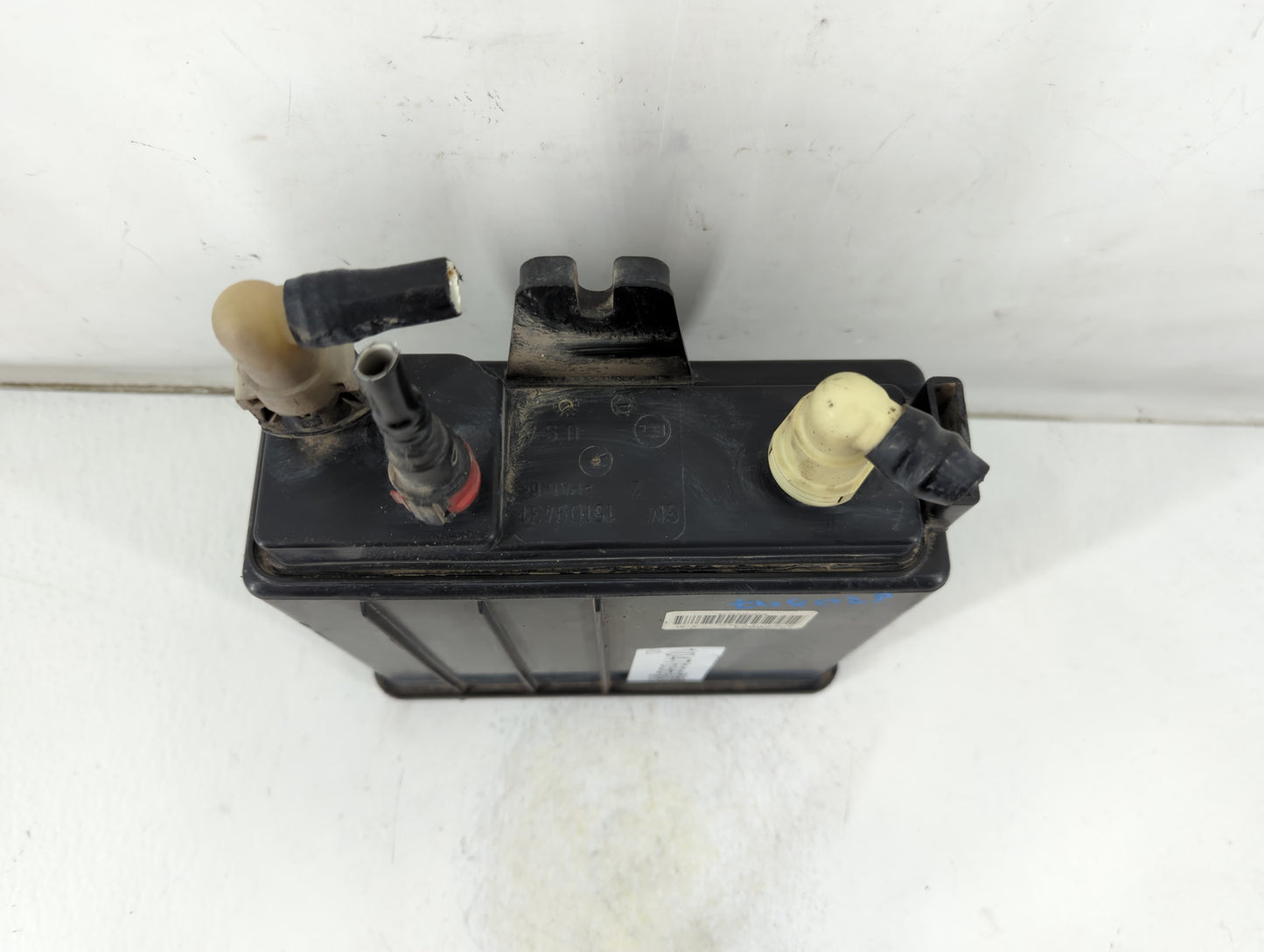 2011 Cadillac Escalade Fuel Vapor Charcoal Canister - Oemusedautoparts1.com