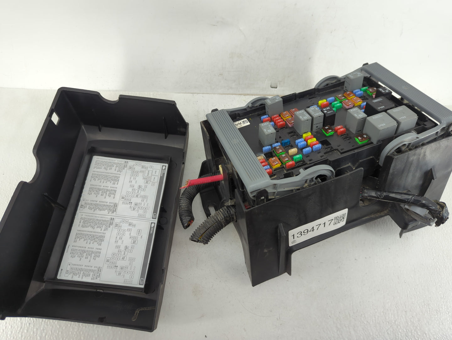 2010-2014 Cadillac Escalade Fusebox Fuse Box Panel Relay Module P/N:25941368_01 Fits Fits 2010 2011 2012 2013 2014 OEM Used 