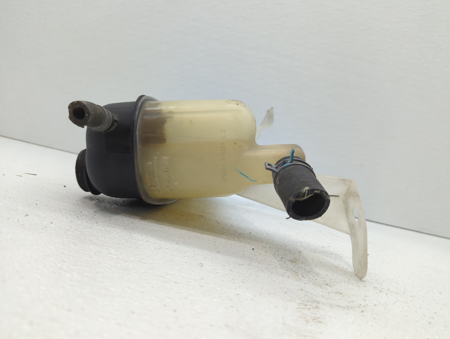 2007 Cadillac Escalade Radiator Coolant Overflow Expansion Tank Bottle - Oemusedautoparts1.com