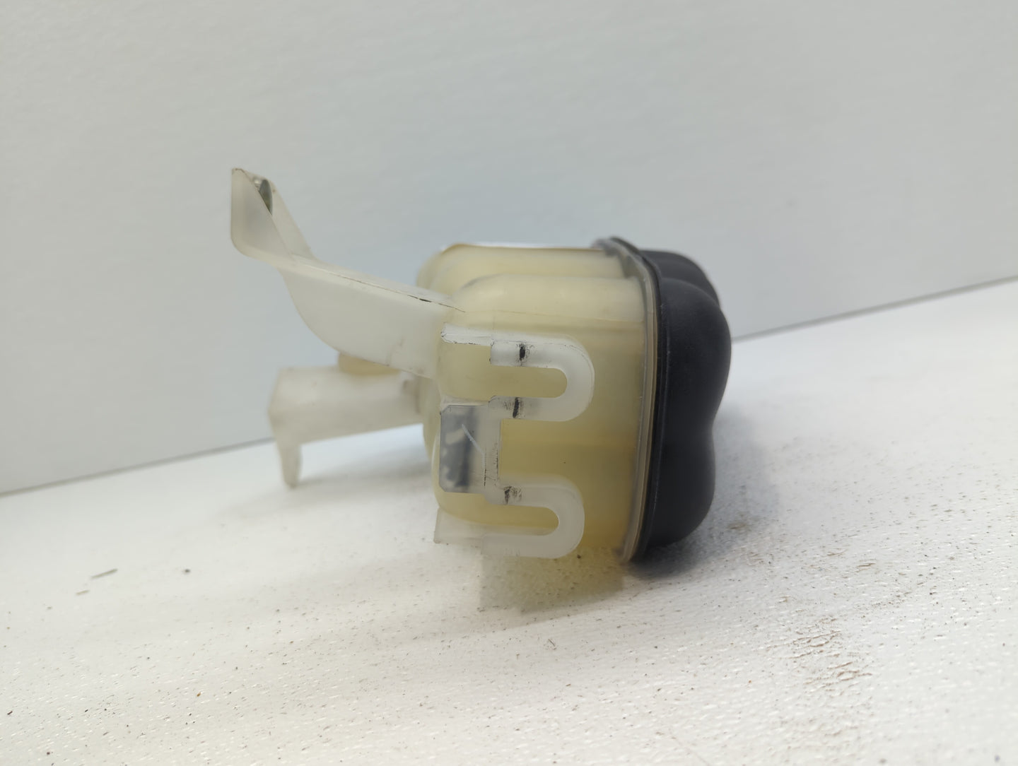 2007 Cadillac Escalade Radiator Coolant Overflow Expansion Tank Bottle - Oemusedautoparts1.com
