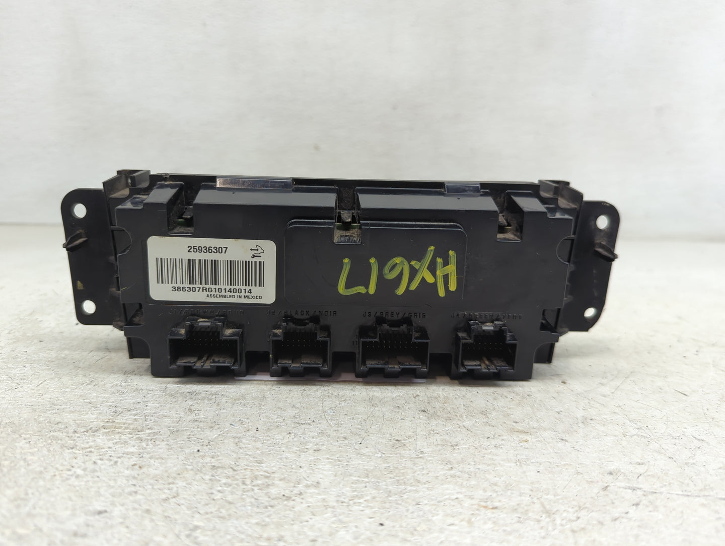 2007-2011 Cadillac Escalade Esv Climate Control Module Temperature AC/Heater Replacement P/N:25936307 Fits OEM Used Auto Par