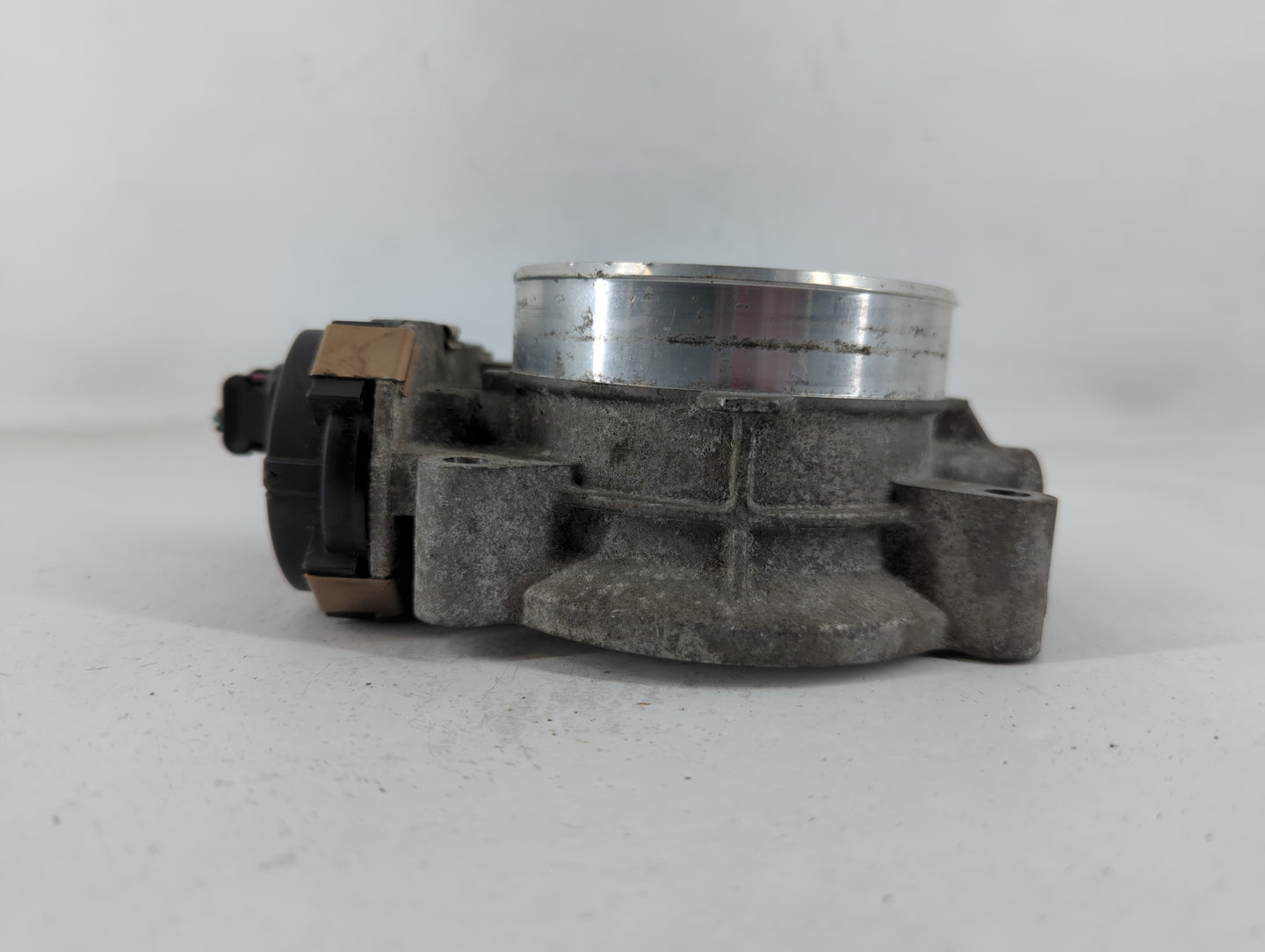 2009-2014 Cadillac Escalade Esv Throttle Body P/N:30 9992 Fits Fits 2009 2010 2011 2012 2013 2014 2015 OEM Used Auto Parts -