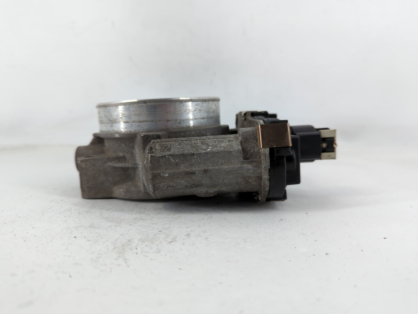 2009-2014 Cadillac Escalade Esv Throttle Body P/N:30 9992 Fits Fits 2009 2010 2011 2012 2013 2014 2015 OEM Used Auto Parts -