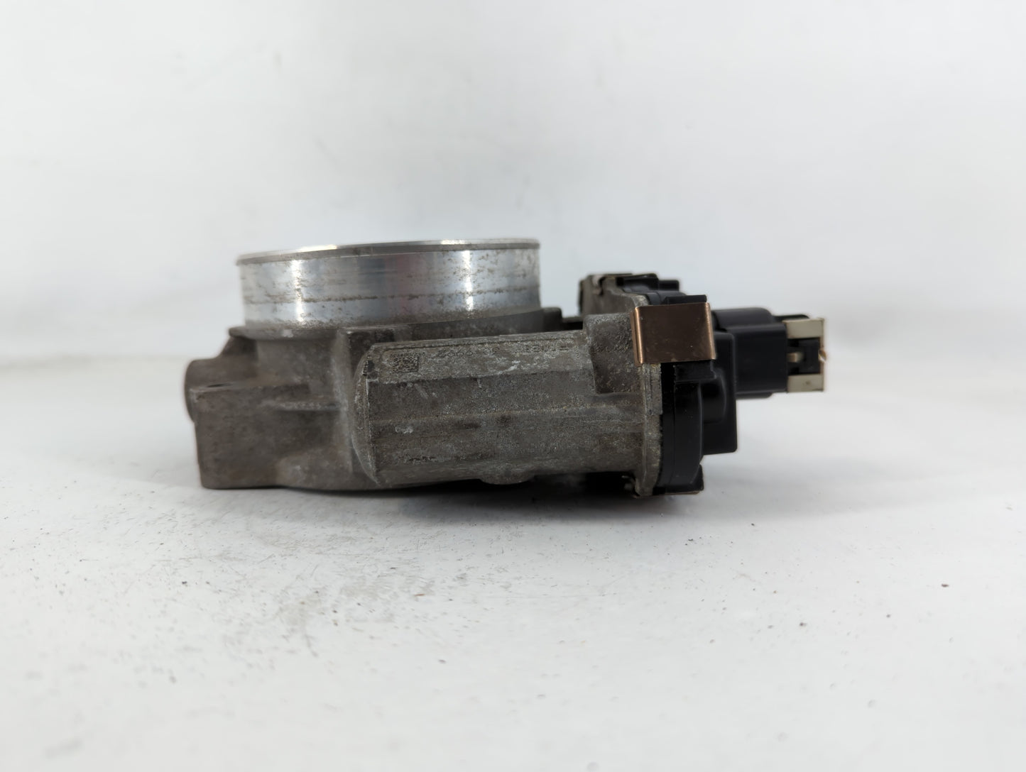 2009-2014 Cadillac Escalade Esv Throttle Body P/N:30 9992 Fits Fits 2009 2010 2011 2012 2013 2014 2015 OEM Used Auto Parts -