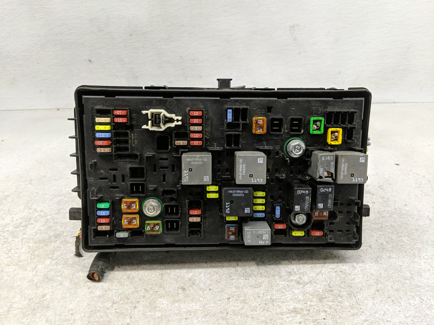 2010-2011 Cadillac Srx Fusebox Fuse Box Panel Relay Module P/N:15896994 Fits Fits 2010 2011 OEM Used Auto Parts - Oemusedaut