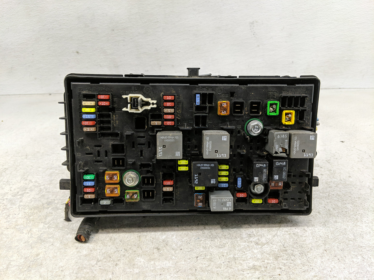 2010-2011 Cadillac Srx Fusebox Fuse Box Panel Relay Module P/N:15896994 Fits Fits 2010 2011 OEM Used Auto Parts - Oemusedaut