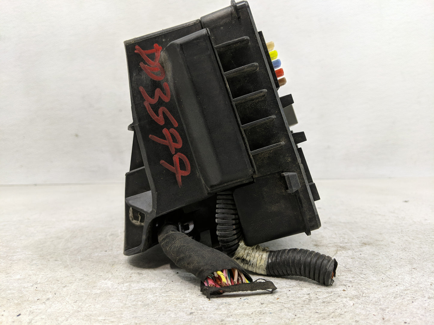 2010-2011 Cadillac Srx Fusebox Fuse Box Panel Relay Module P/N:15896994 Fits Fits 2010 2011 OEM Used Auto Parts - Oemusedaut