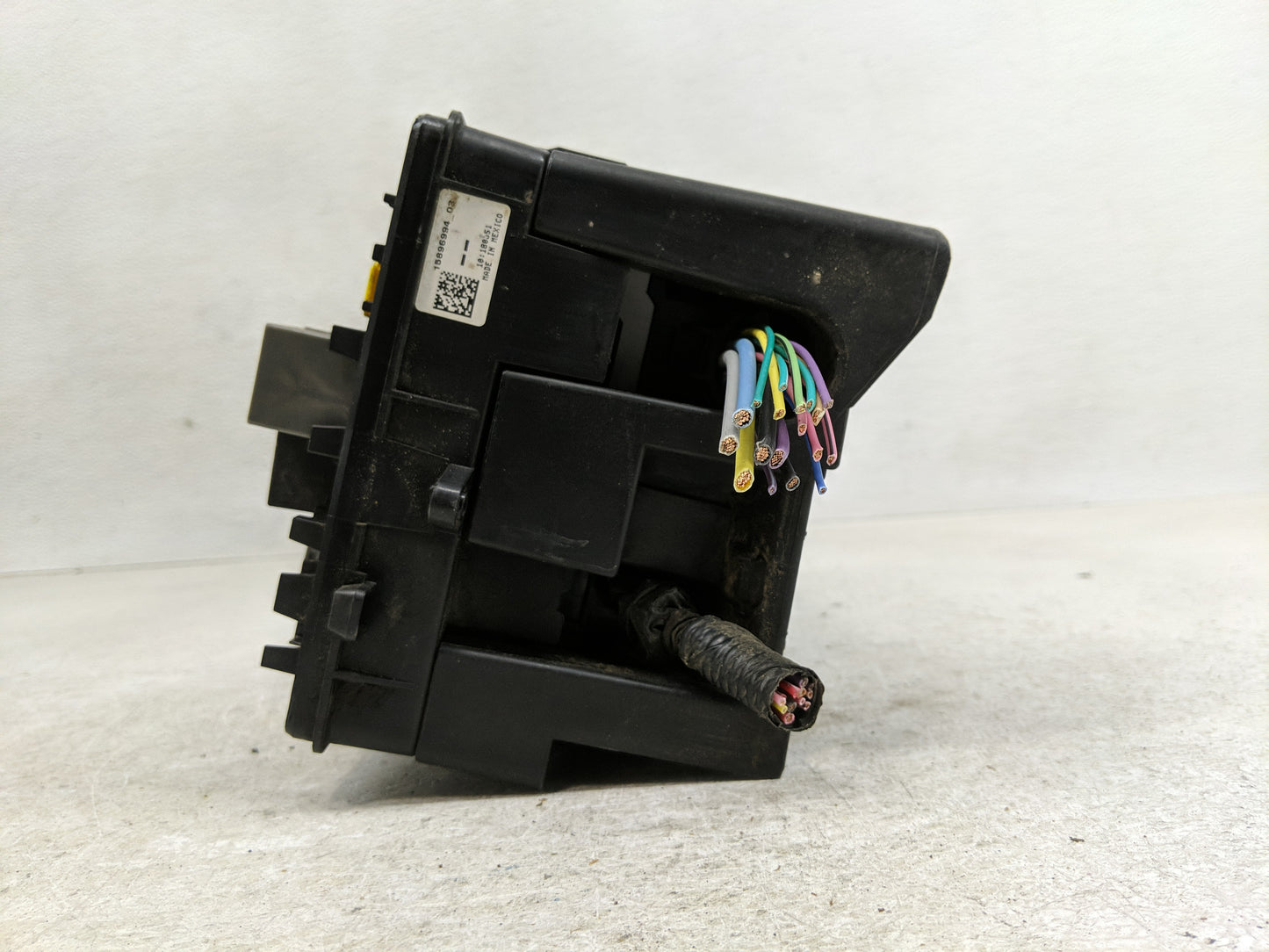 2010-2011 Cadillac Srx Fusebox Fuse Box Panel Relay Module P/N:15896994 Fits Fits 2010 2011 OEM Used Auto Parts - Oemusedaut