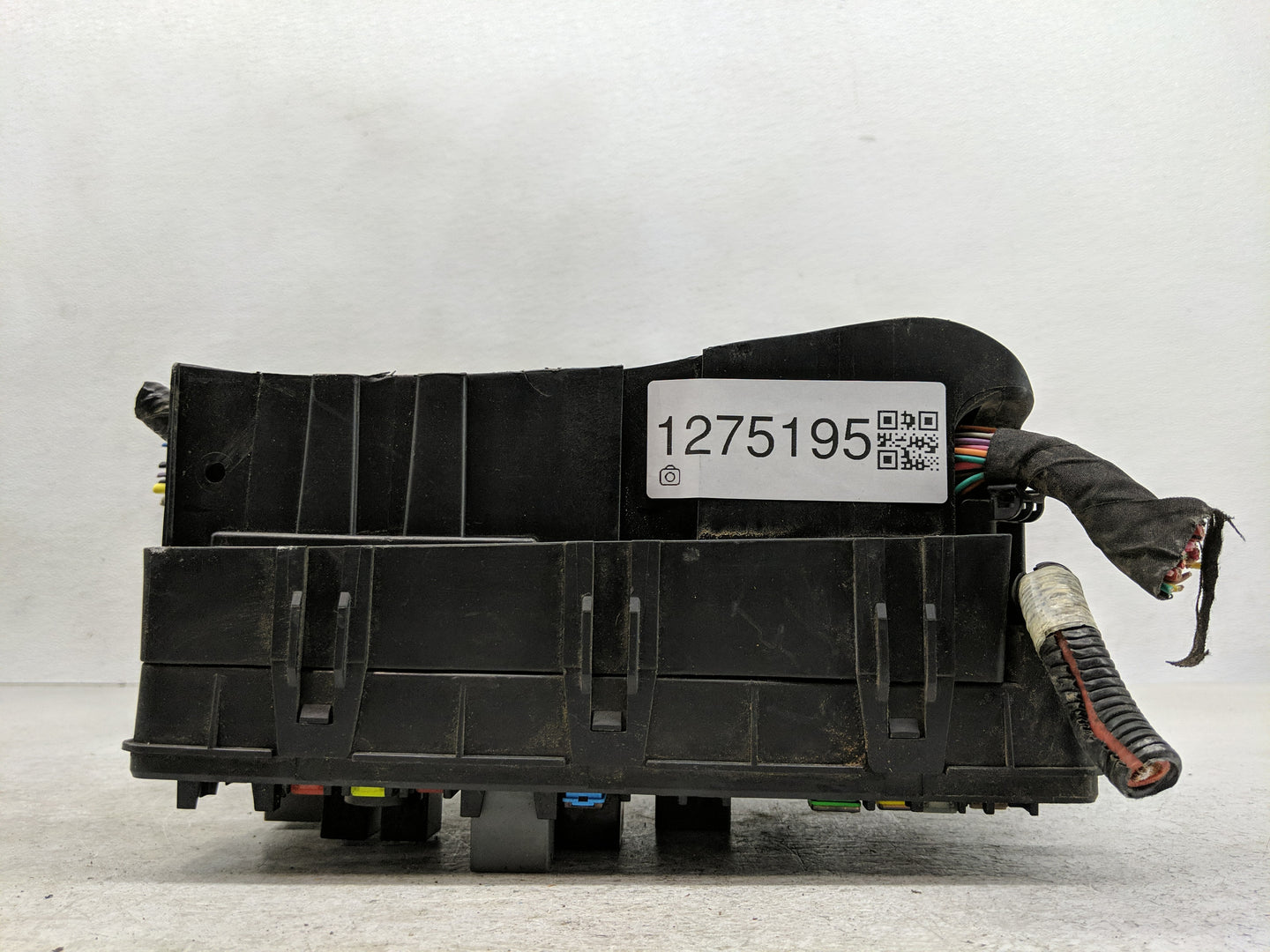 2010-2011 Cadillac Srx Fusebox Fuse Box Panel Relay Module P/N:15896994 Fits Fits 2010 2011 OEM Used Auto Parts - Oemusedaut