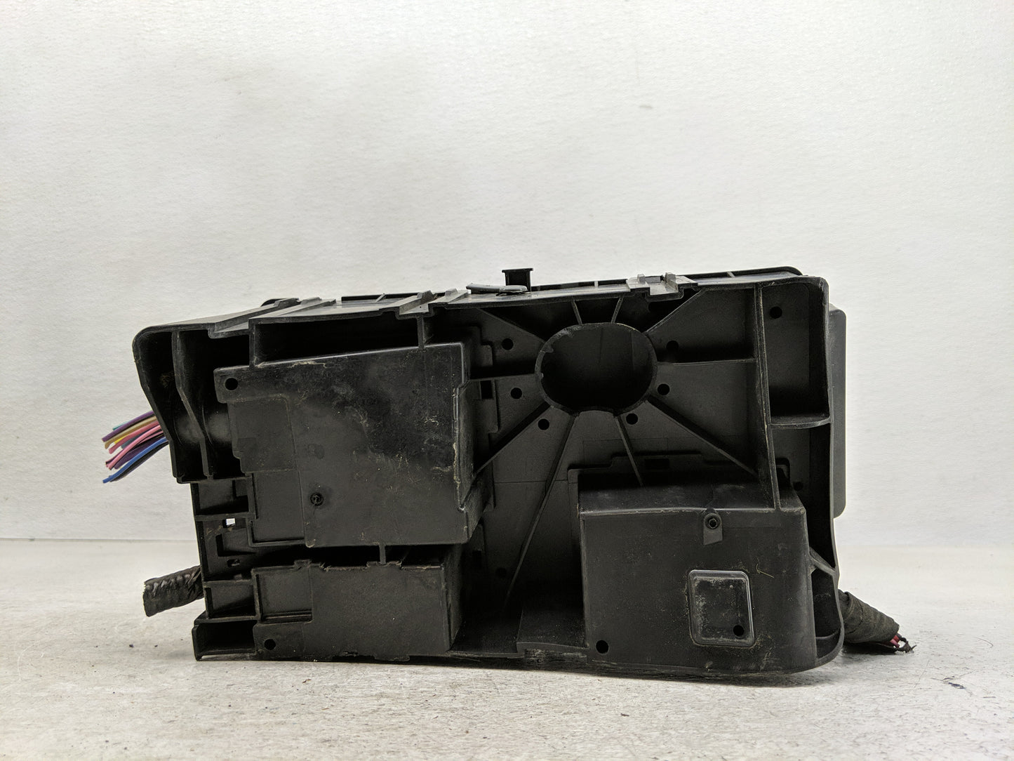 2010-2011 Cadillac Srx Fusebox Fuse Box Panel Relay Module P/N:15896994 Fits Fits 2010 2011 OEM Used Auto Parts - Oemusedaut