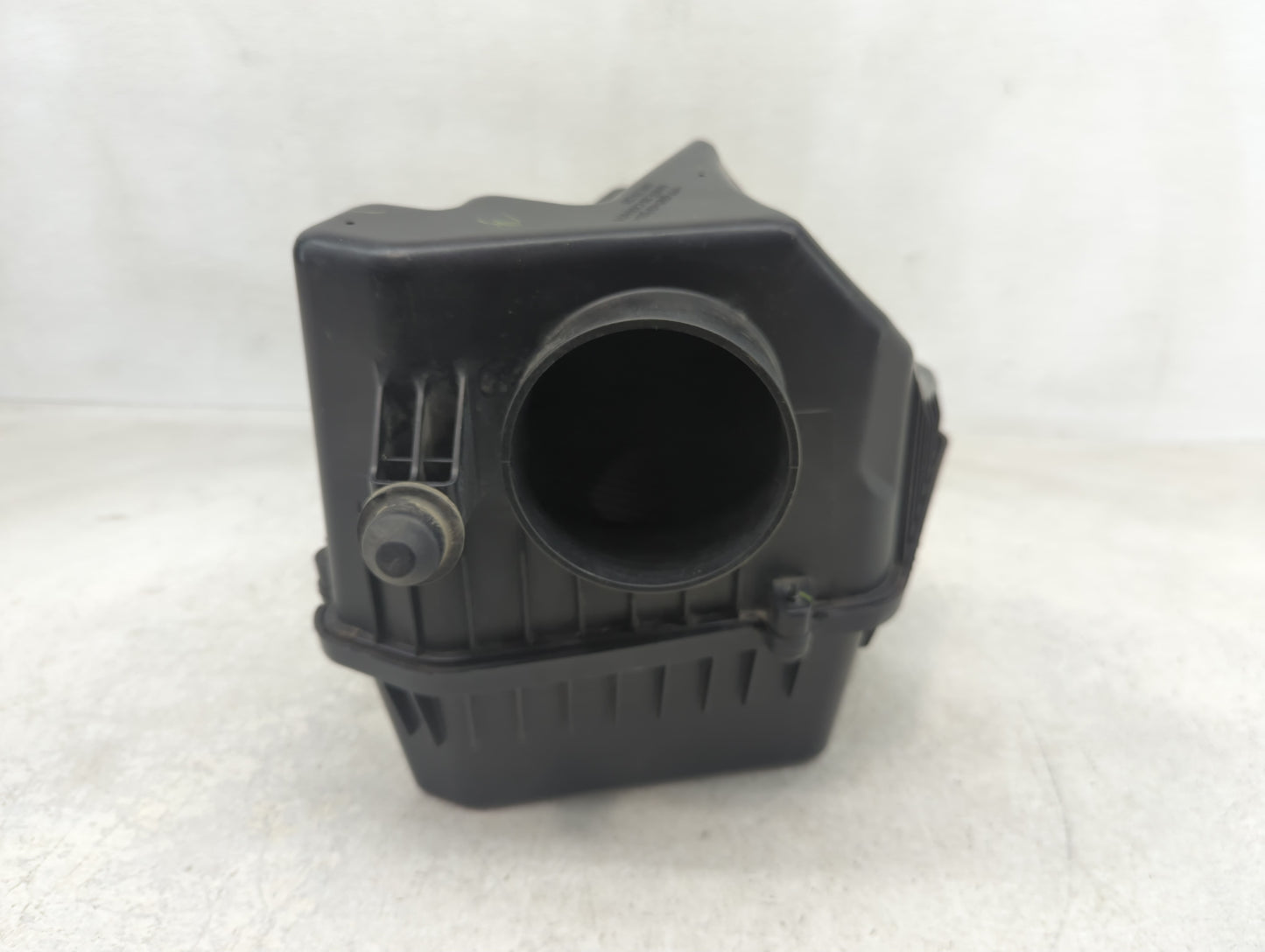 2011 Cadillac Srx Air Cleaner Intake-duct Hose Tube - Oemusedautoparts1.com