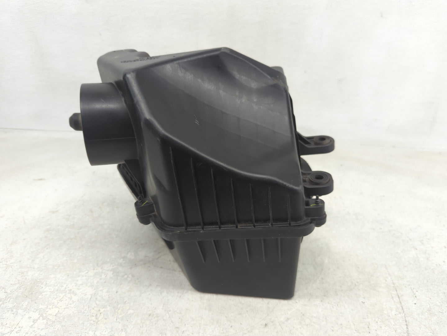 2011 Cadillac Srx Air Cleaner Intake-duct Hose Tube - Oemusedautoparts1.com