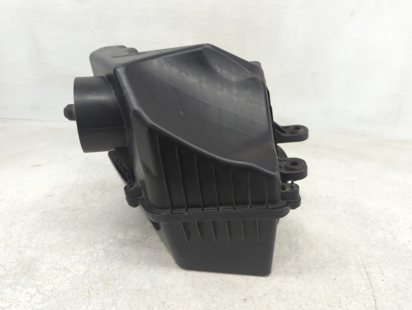 2011 Cadillac Srx Air Cleaner Intake-duct Hose Tube - Oemusedautoparts1.com