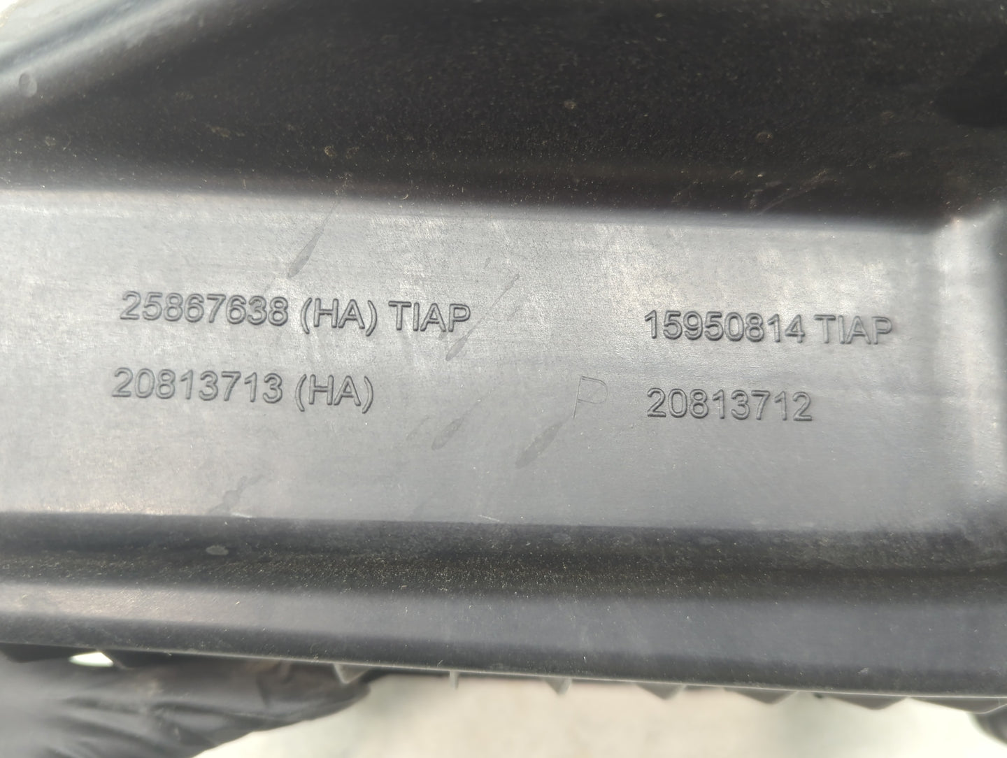 2011 Cadillac Srx Air Cleaner Intake-duct Hose Tube - Oemusedautoparts1.com