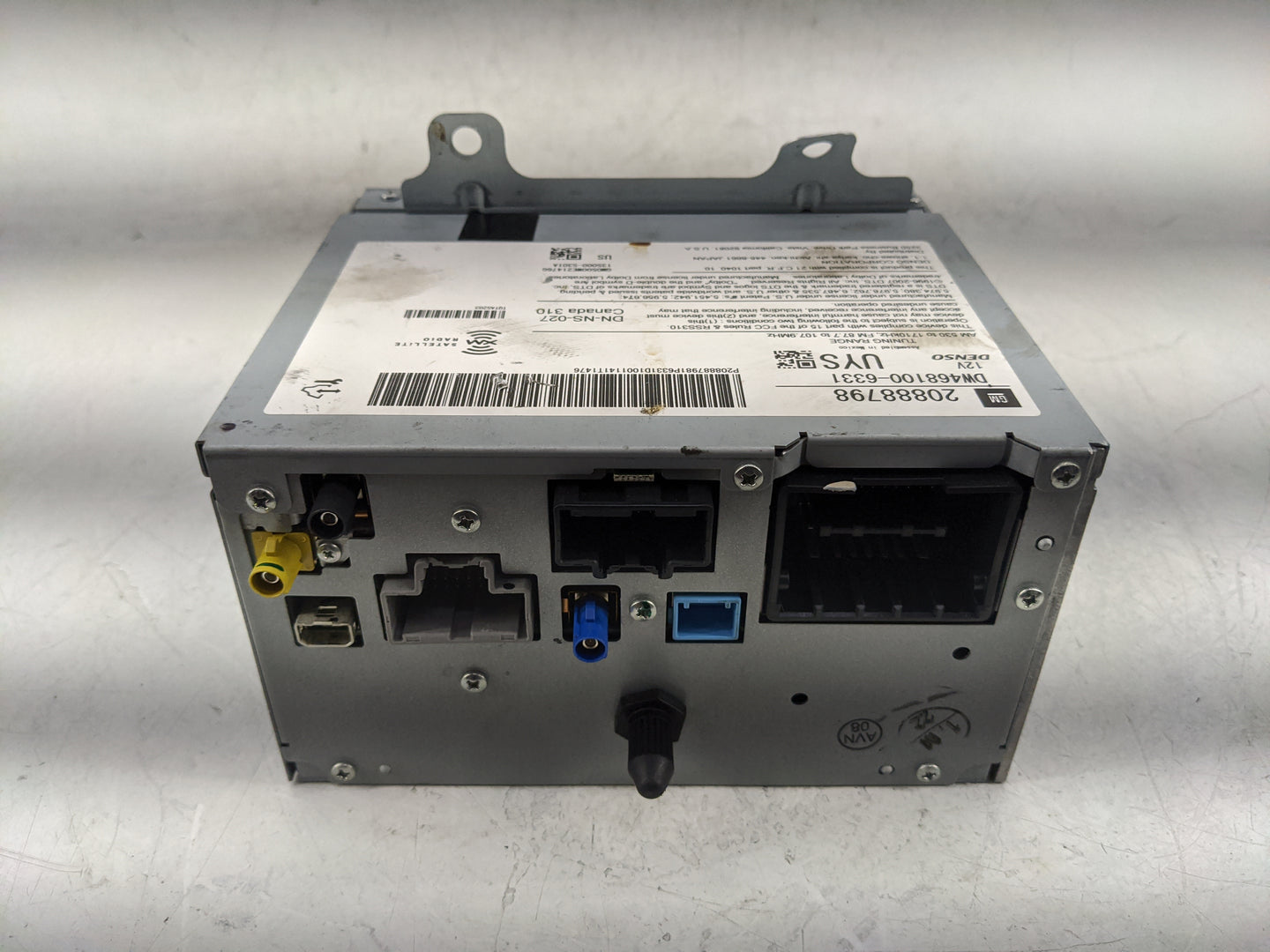 2011-2012 Cadillac Srx Radio AM FM Cd Player Receiver Replacement P/N:20888798 Fits Fits 2010 2011 2012 OEM Used Auto Parts 
