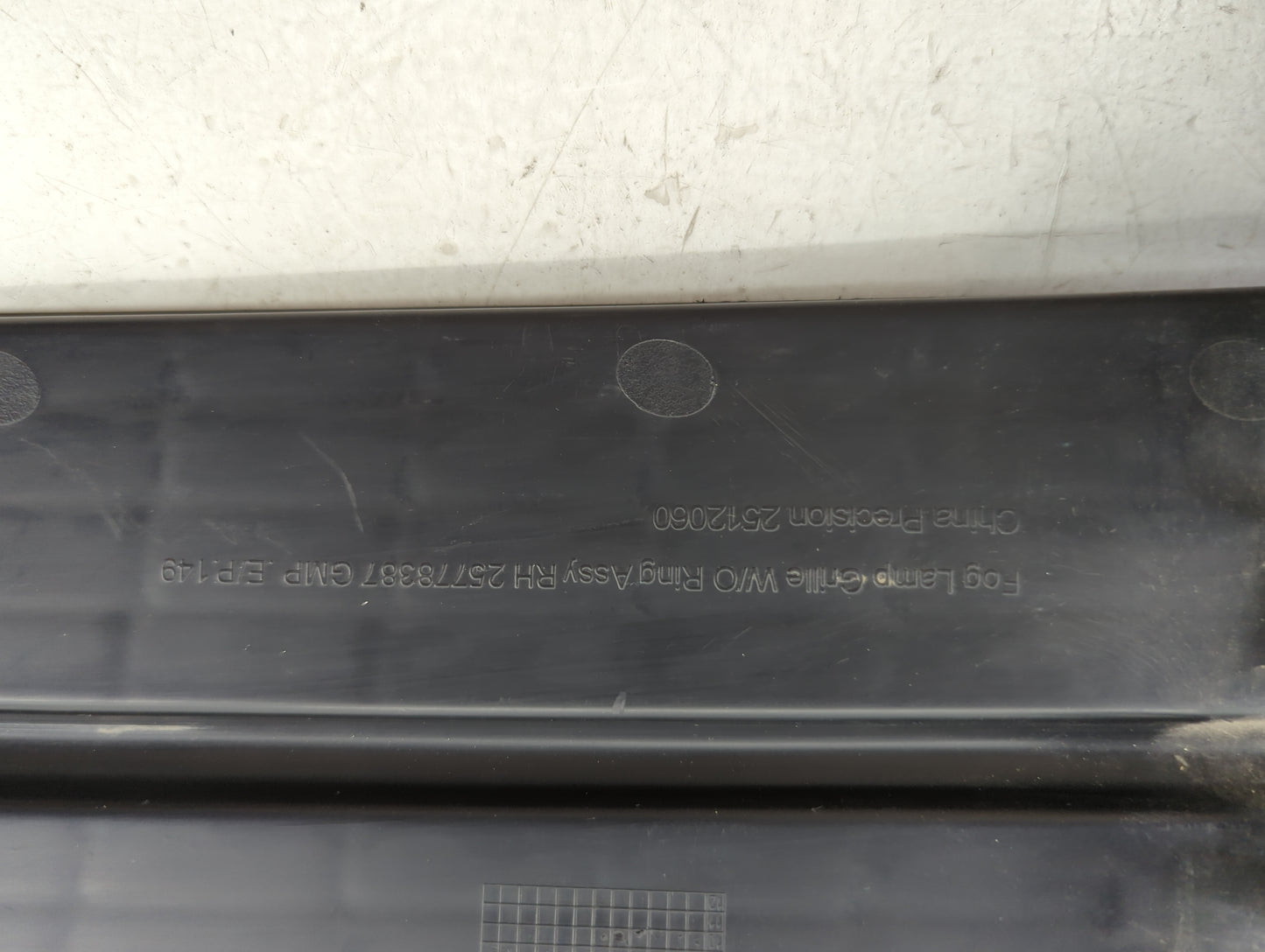 2010-2016 Cadillac Srx Front Grille Bumper Not Included - Oemusedautoparts1.com