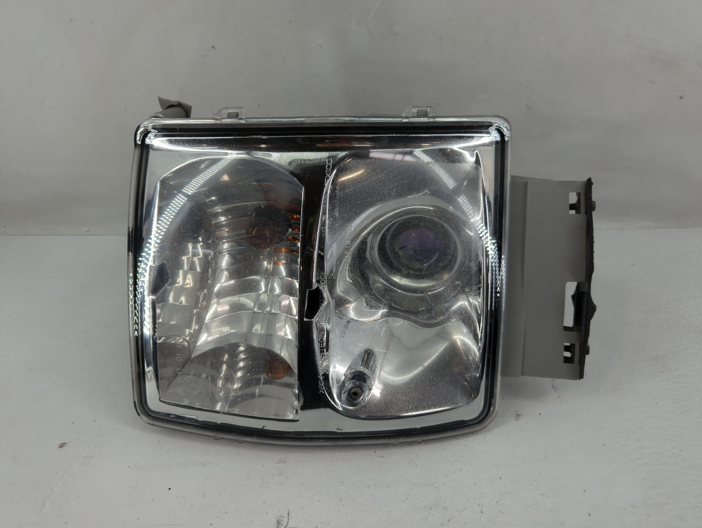 2011 Cadillac Sts Driver Left Oem Head Light Headlight Lamp - Oemusedautoparts1.com