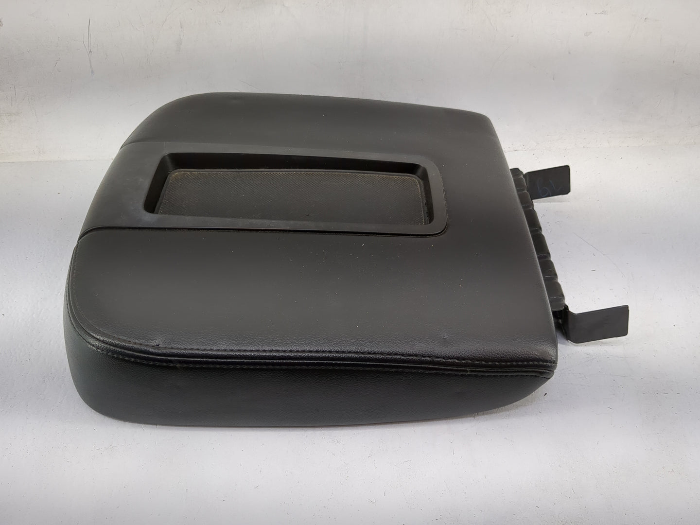 2011 Chevrolet Avalanche Center Console Armrest Cover Lid P/N:L0197017AA01G13 Fits OEM Used Auto Parts - Oemusedautoparts1.c
