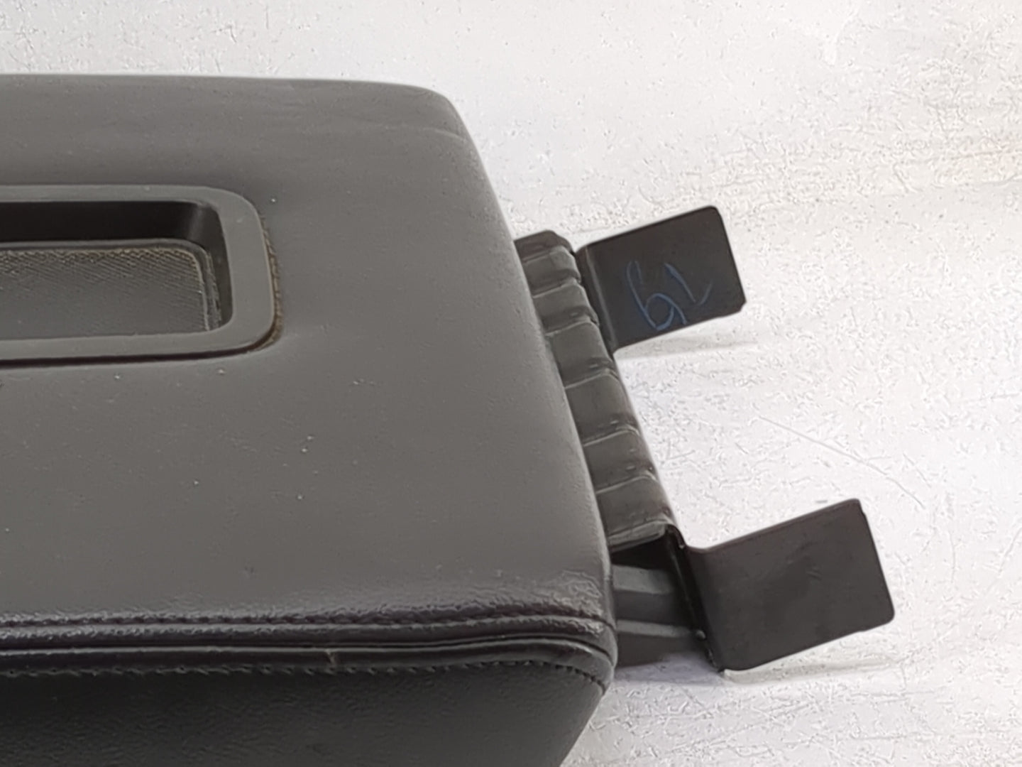 2011 Chevrolet Avalanche Center Console Armrest Cover Lid P/N:L0197017AA01G13 Fits OEM Used Auto Parts - Oemusedautoparts1.c