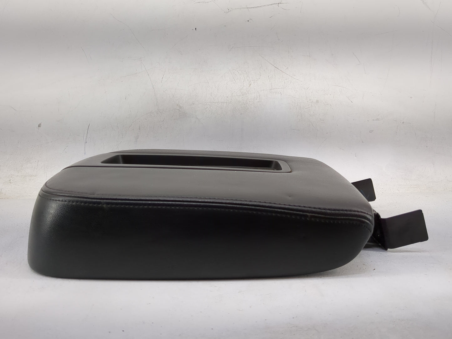 2011 Chevrolet Avalanche Center Console Armrest Cover Lid P/N:L0197017AA01G13 Fits OEM Used Auto Parts - Oemusedautoparts1.c