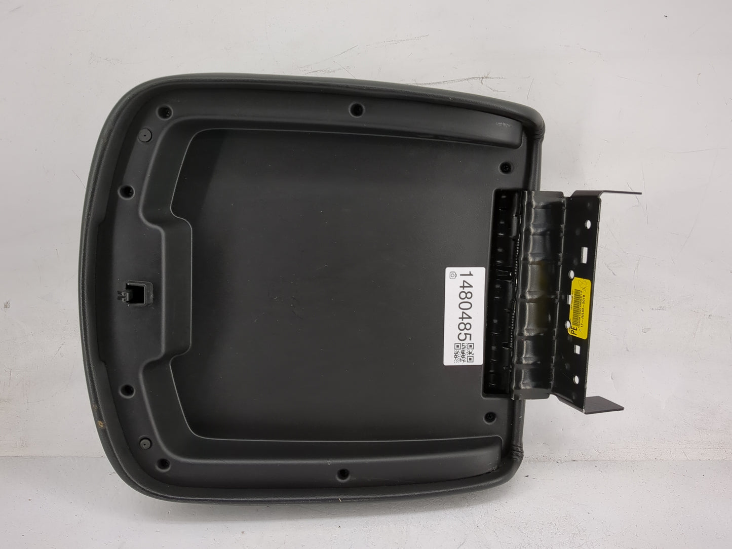 2011 Chevrolet Avalanche Center Console Armrest Cover Lid P/N:L0197017AA01G13 Fits OEM Used Auto Parts - Oemusedautoparts1.c