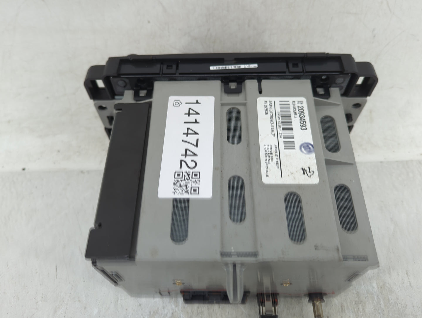 2011 Chevrolet Avalanche 1500 Radio AM FM Cd Player Receiver Replacement P/N:20934593 25826305 Fits OEM Used Auto Parts - Oe