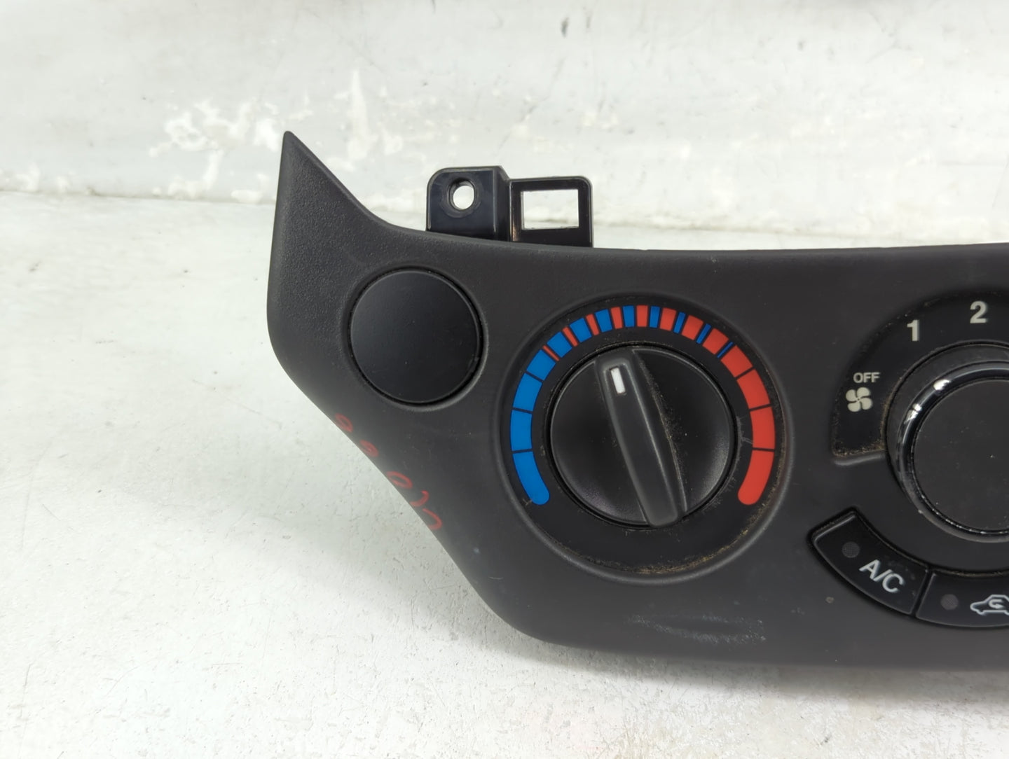 2011 Chevrolet Aveo Climate Control Module Temperature AC/Heater Replacement P/N:900.GM1A11 Fits OEM Used Auto Parts - Oemus