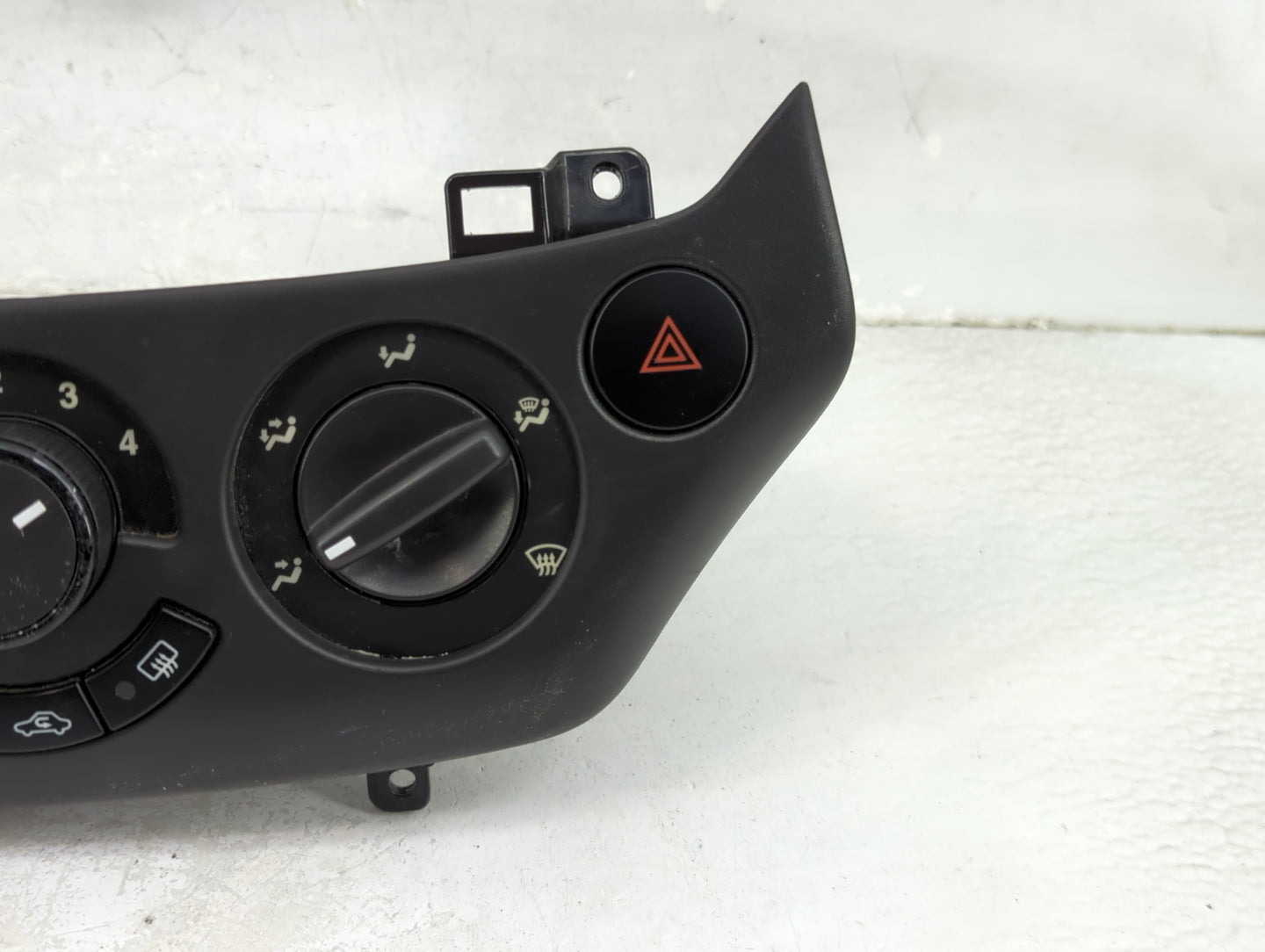 2011 Chevrolet Aveo Climate Control Module Temperature AC/Heater Replacement P/N:900.GM1A11 Fits OEM Used Auto Parts - Oemus