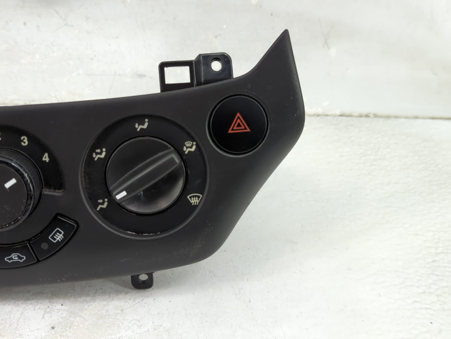 2011 Chevrolet Aveo Climate Control Module Temperature AC/Heater Replacement P/N:900.GM1A11 Fits OEM Used Auto Parts - Oemus